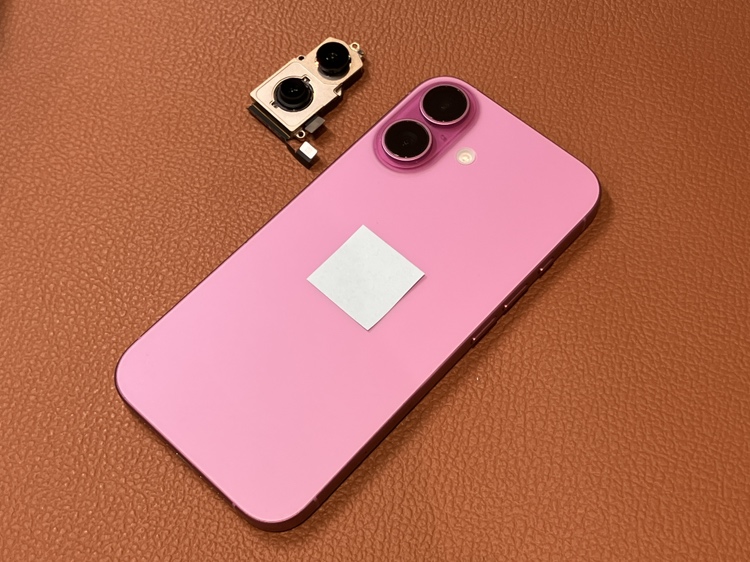 カメラのピントが合わないiPhone16のアウトカメラの交換修理を承りました！