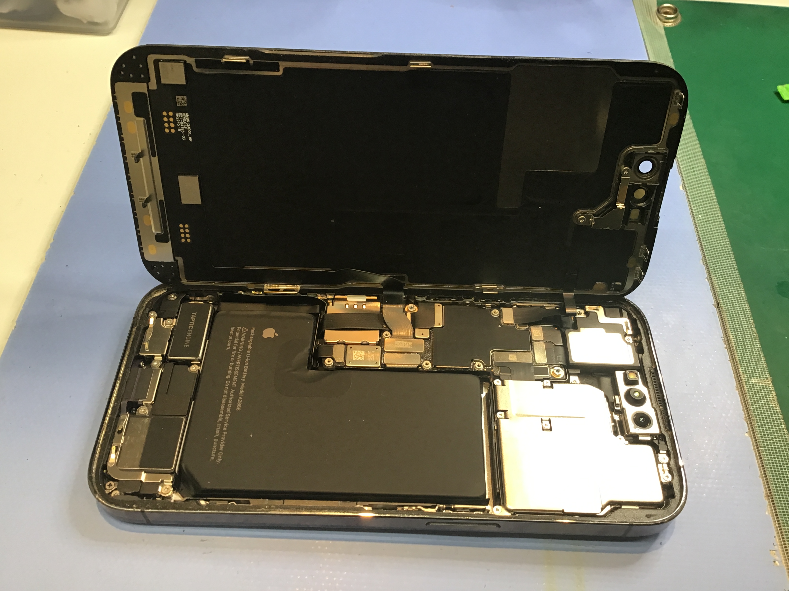 iPhone14のバッテリー交換は、データそのまま・即日修理のスマホ修理工房京王聖蹟桜ヶ丘ショッピングセンターB館店へ！