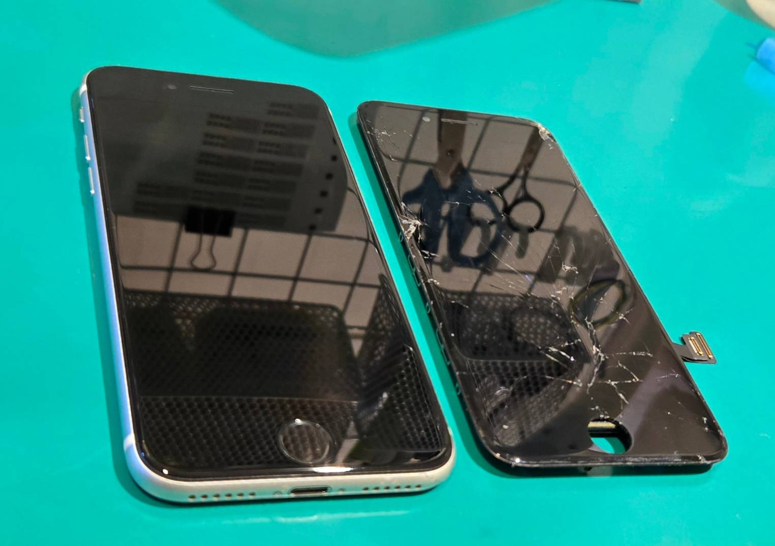 iPhoneSE2の画面トラブルもお任せください💪【スマホ修理工房 調布パルコ店】