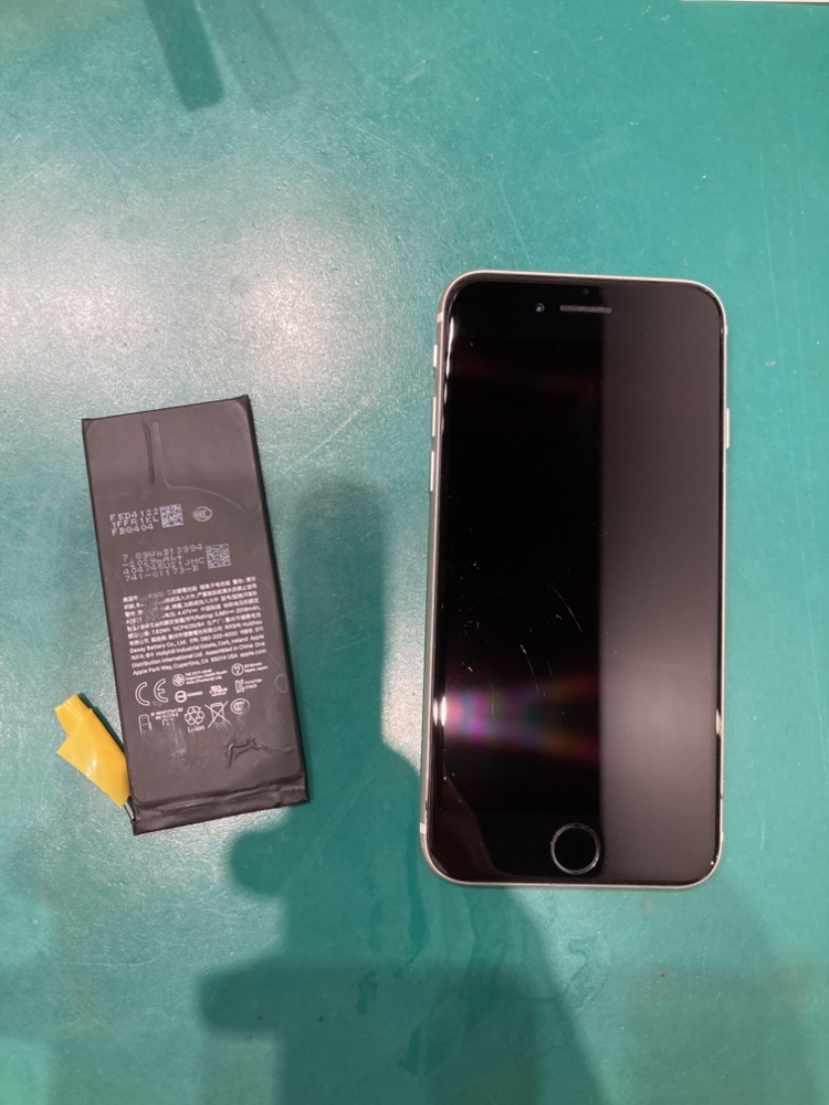 iPhoneSE3のバッテリー交換を行いました! スマホ修理工房テラスモール湘南店