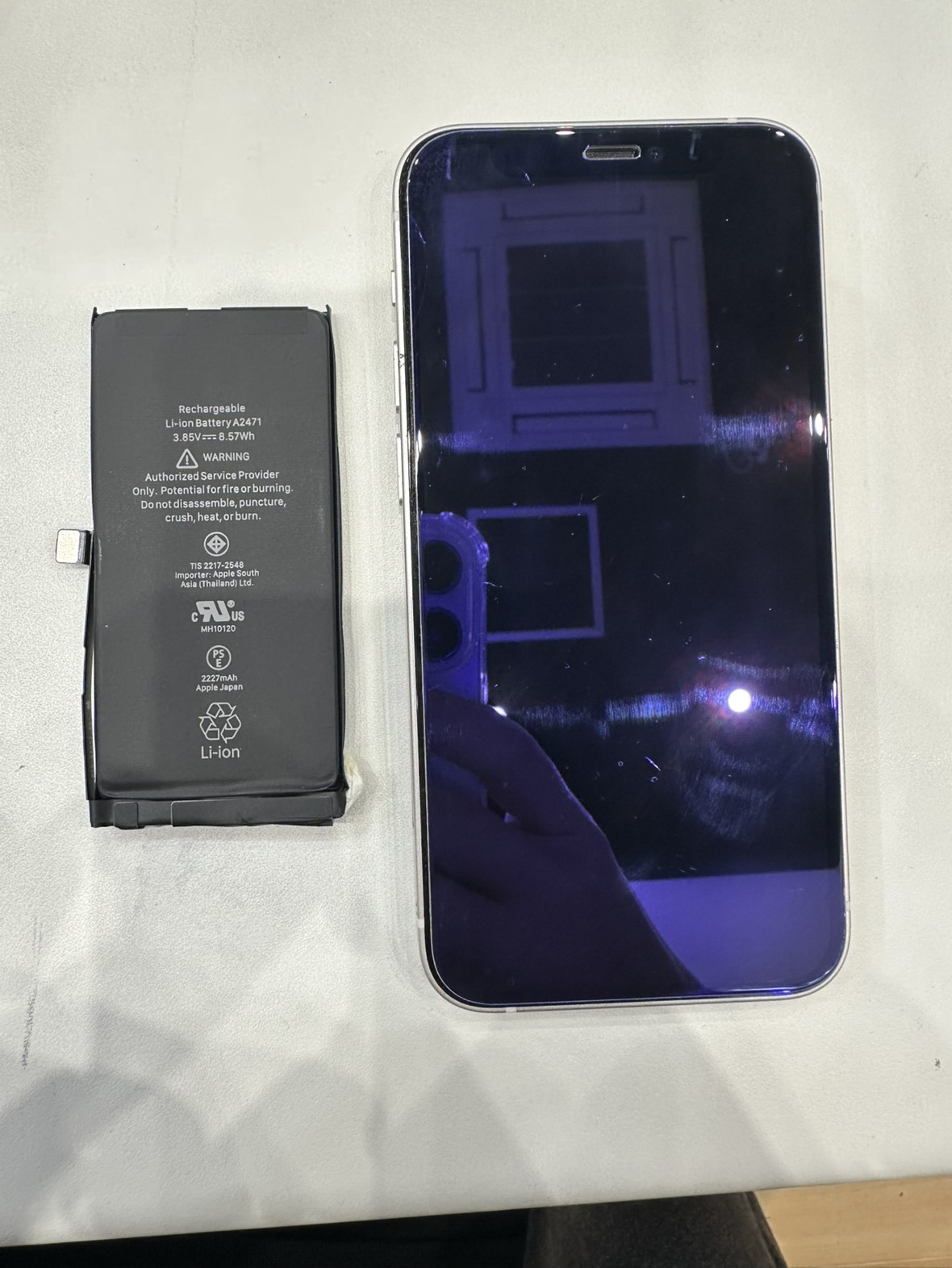 iPhone 12mini（アイフォン）のバッテリー交換はスマホ修理工房イオンモール福岡店で即日修理可能です！