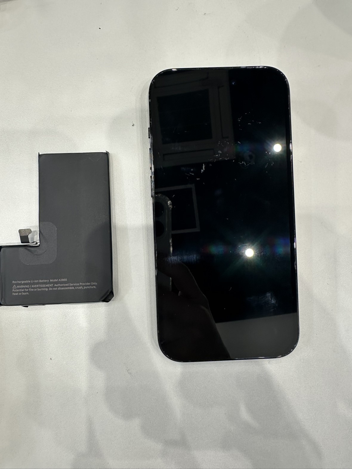 iPhone 14Pro（アイフォン）のバッテリー交換はスマホ修理工房イオンモール福岡店で即日修理可能です！