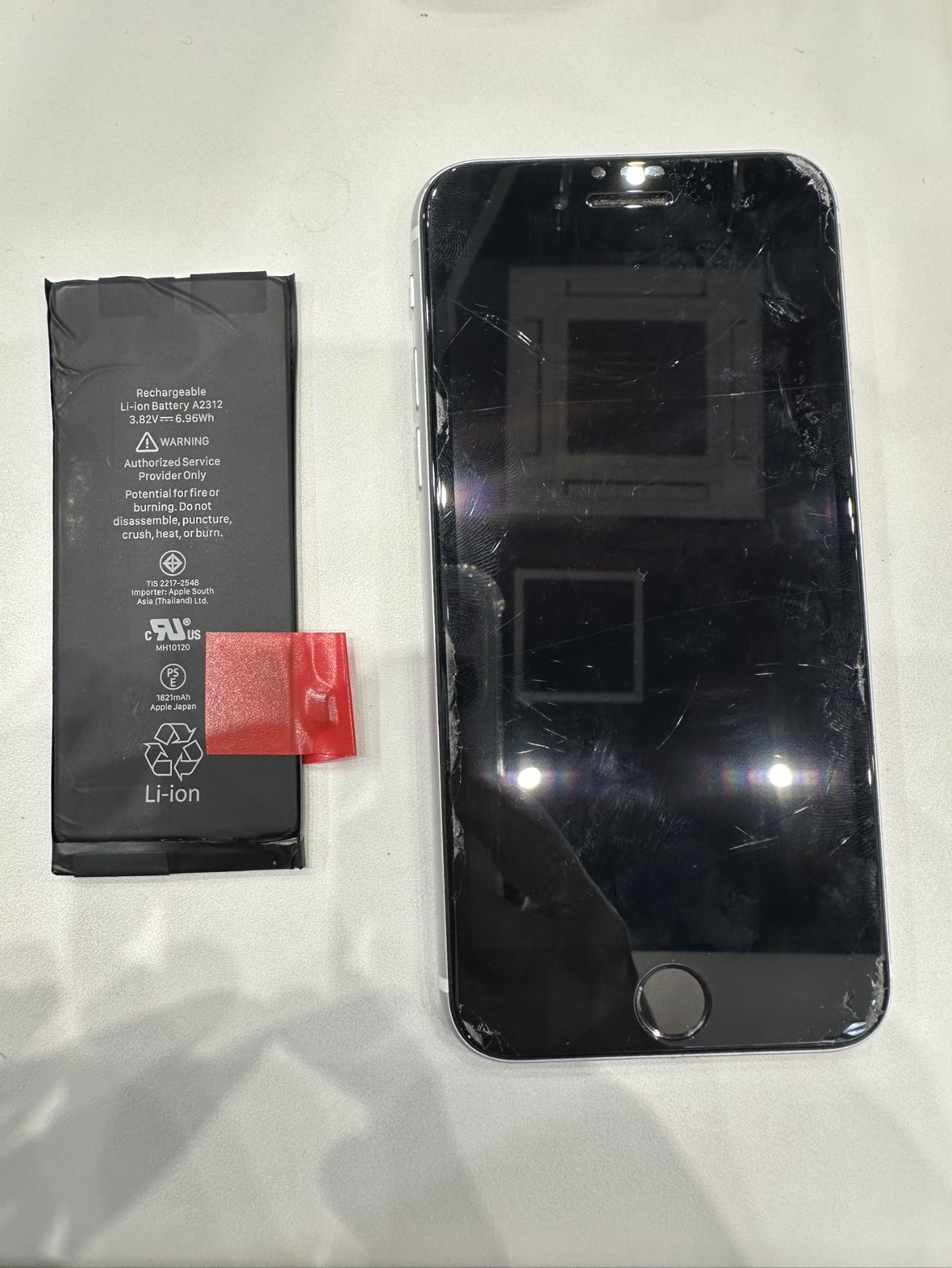 iPhone SE2（アイフォン）のバッテリー交換はスマホ修理工房イオンモール福岡店で即日修理可能です！