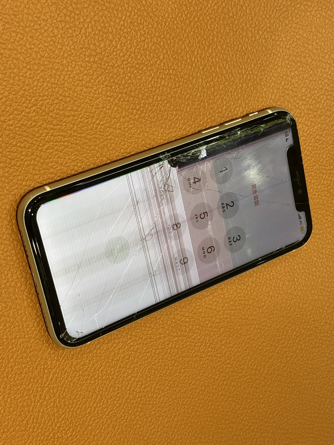 大きなガラス割れ・液晶不良のあるiPhone11（アイフォン）の画面修理を承りました！！