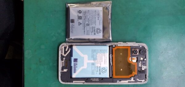 AQUOSのバッテリー修理をしました!!【スマホ修理工房　上野店】