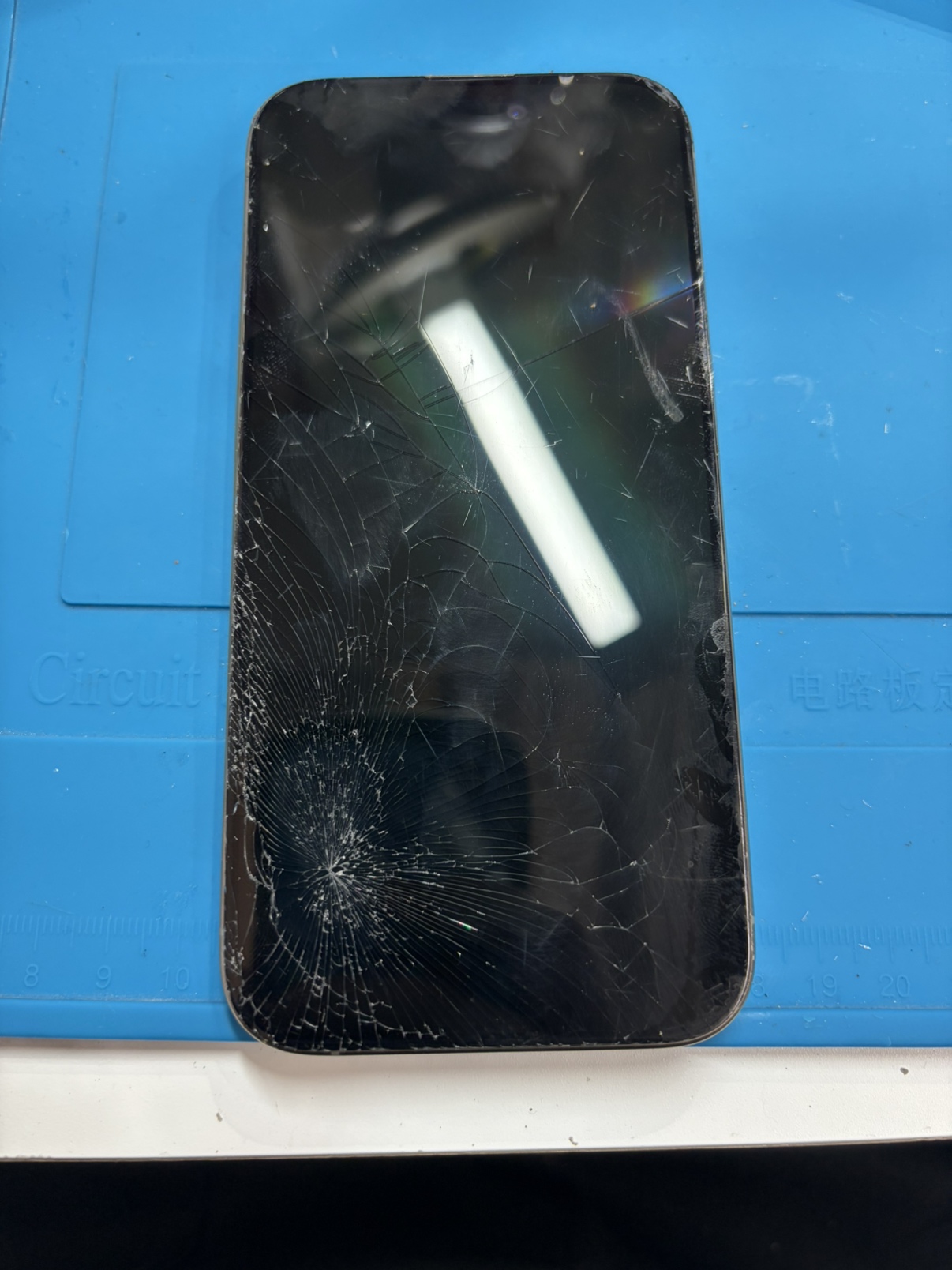 iPhone15Pro(アイフォン15プロ)の画面交換修理は【スマホ修理工房 池袋P'パルコ本店】までお問い合わせください！