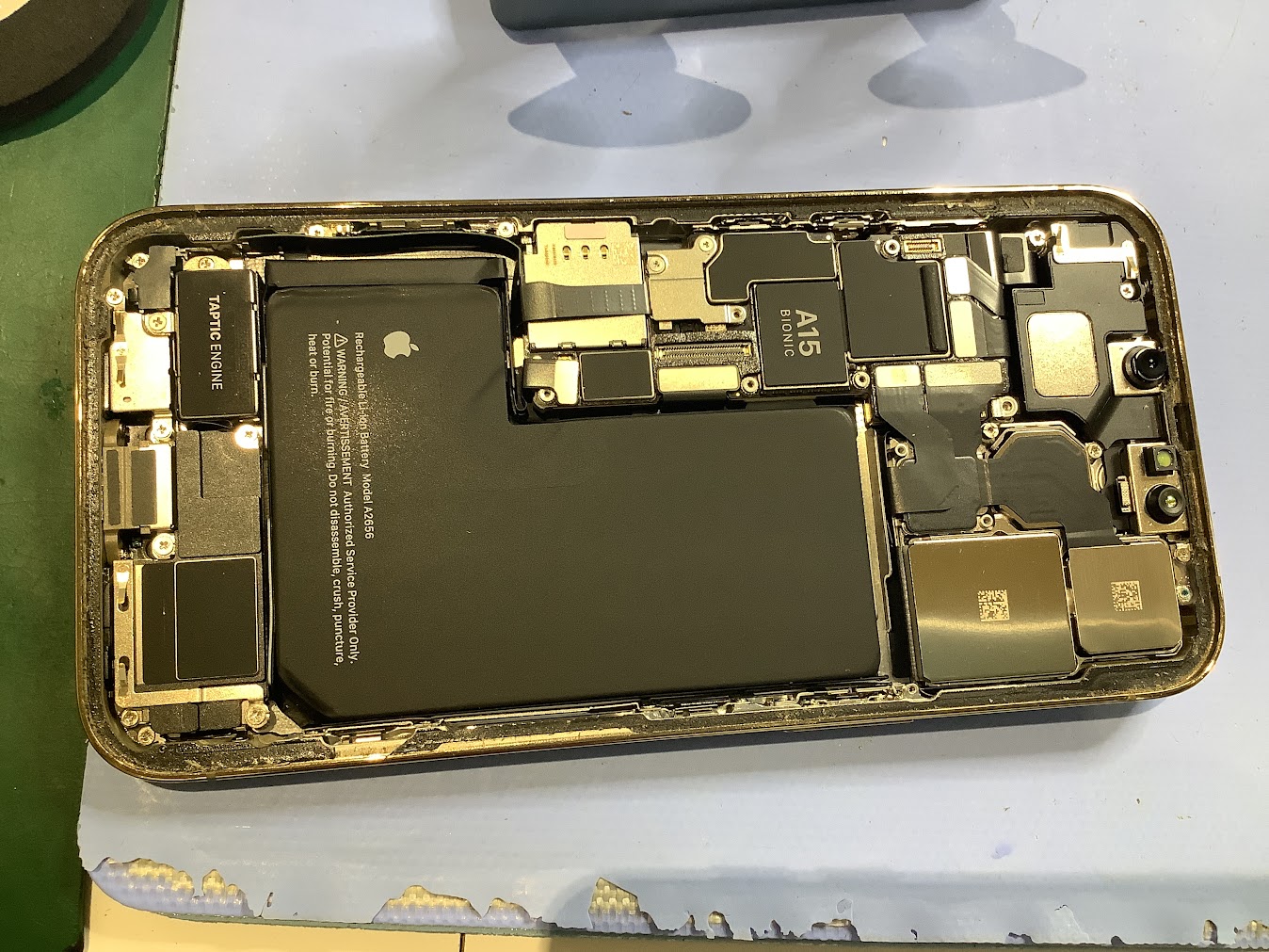 iPhone13Proのカメラ交換ならデータをそのまま・最短即日修理のスマホ修理工房ラザウォーク甲斐双葉店にご相談ください！