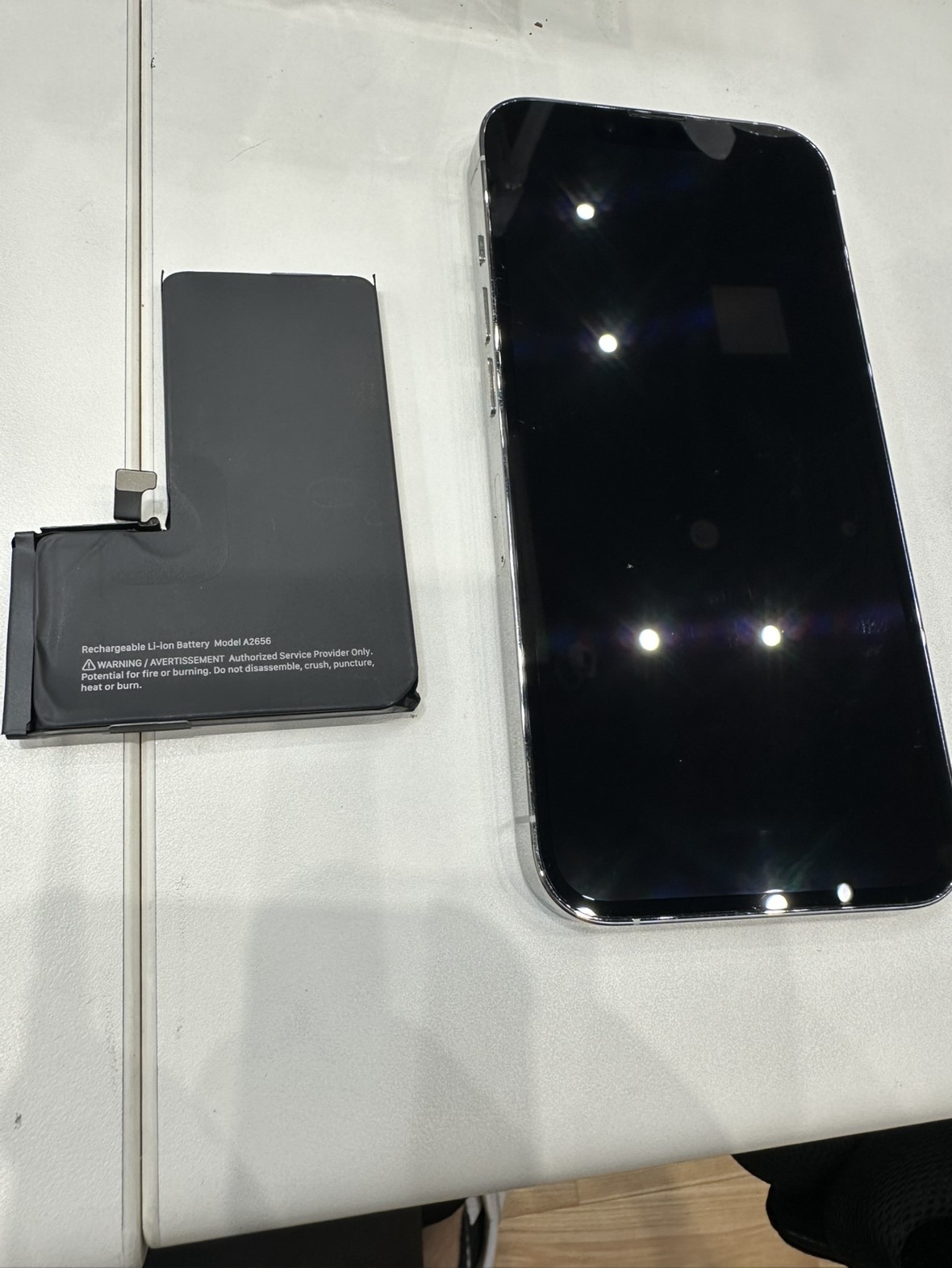 iPhone 13Pro（アイフォン）のバッテリー交換はスマホ修理工房イオンモール福岡店で即日修理可能です！