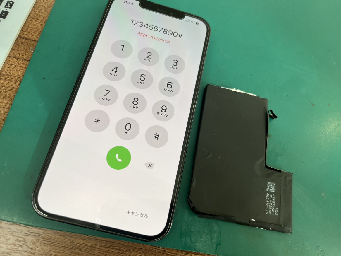 iPhone 12 Pro Maxの電池交換は即日で対応しております！