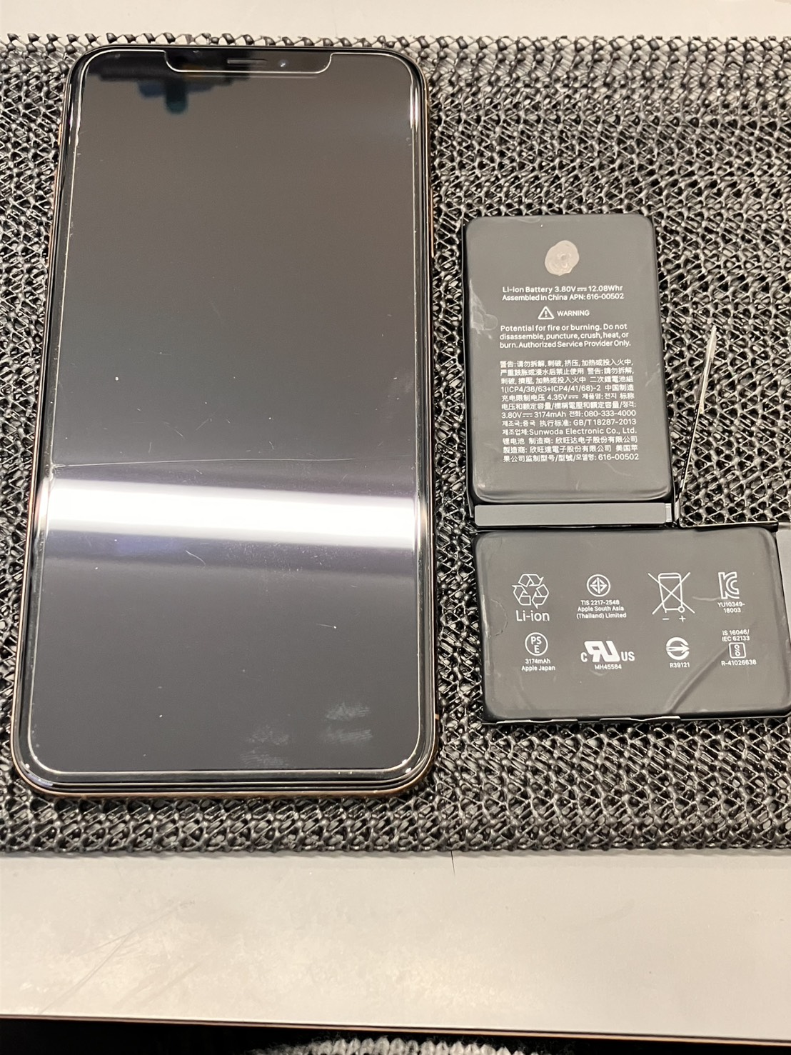 iPhone XSmaxのバッテリー交換をおこないました！　-スマホ修理工房和光駅前店-