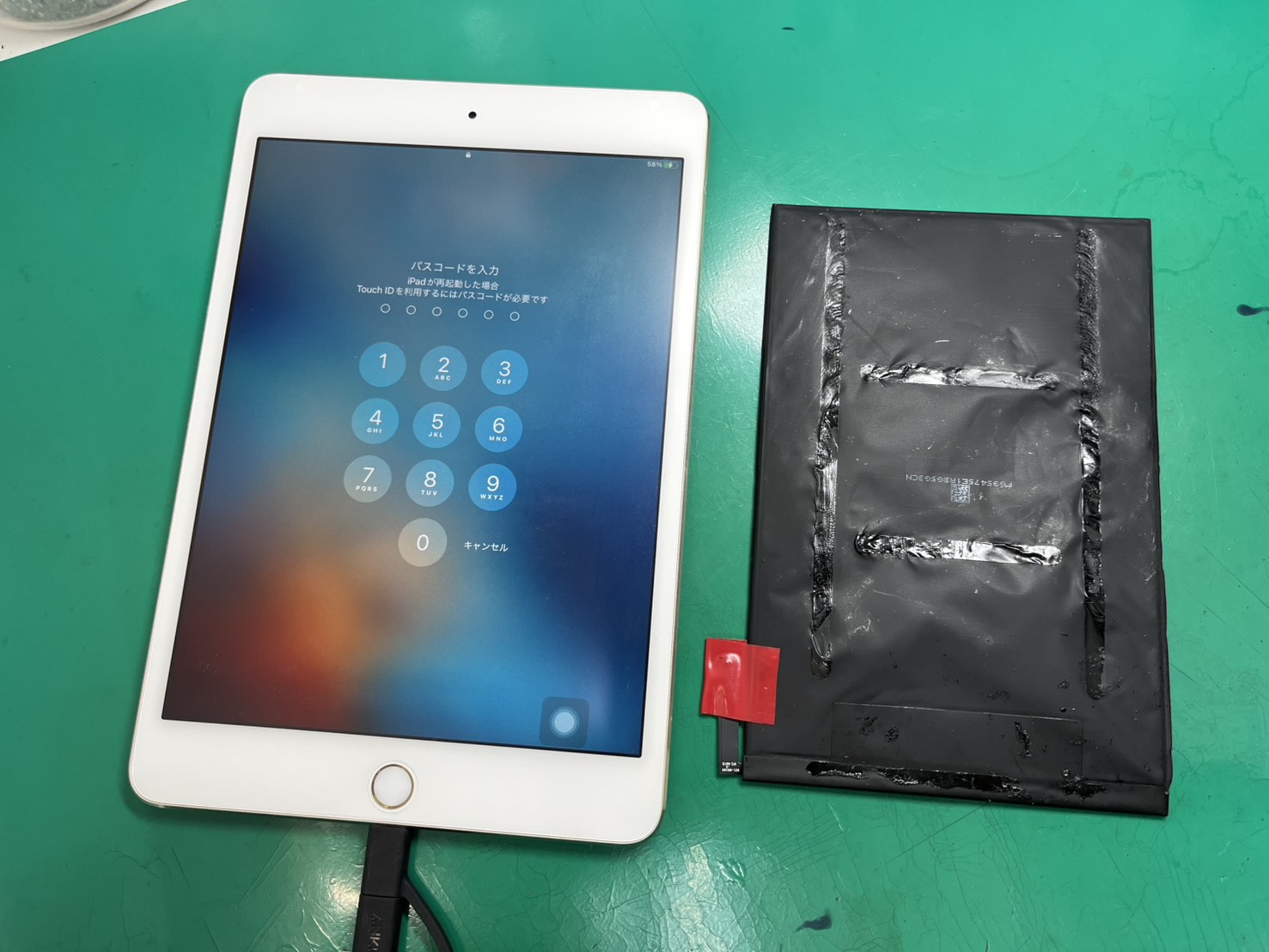 バッテリー膨張は危険です！！iPadmini4(アイパッド)バッテリー交換【スマホ修理工房大井町店】