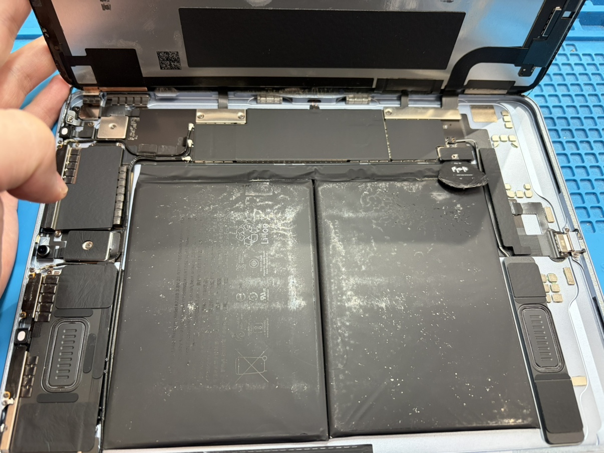 iPad Air4(アイパッドエアー4)のバッテリー交換なら「スマホ修理工房　池袋P'パルコ本店」へご相談ください！