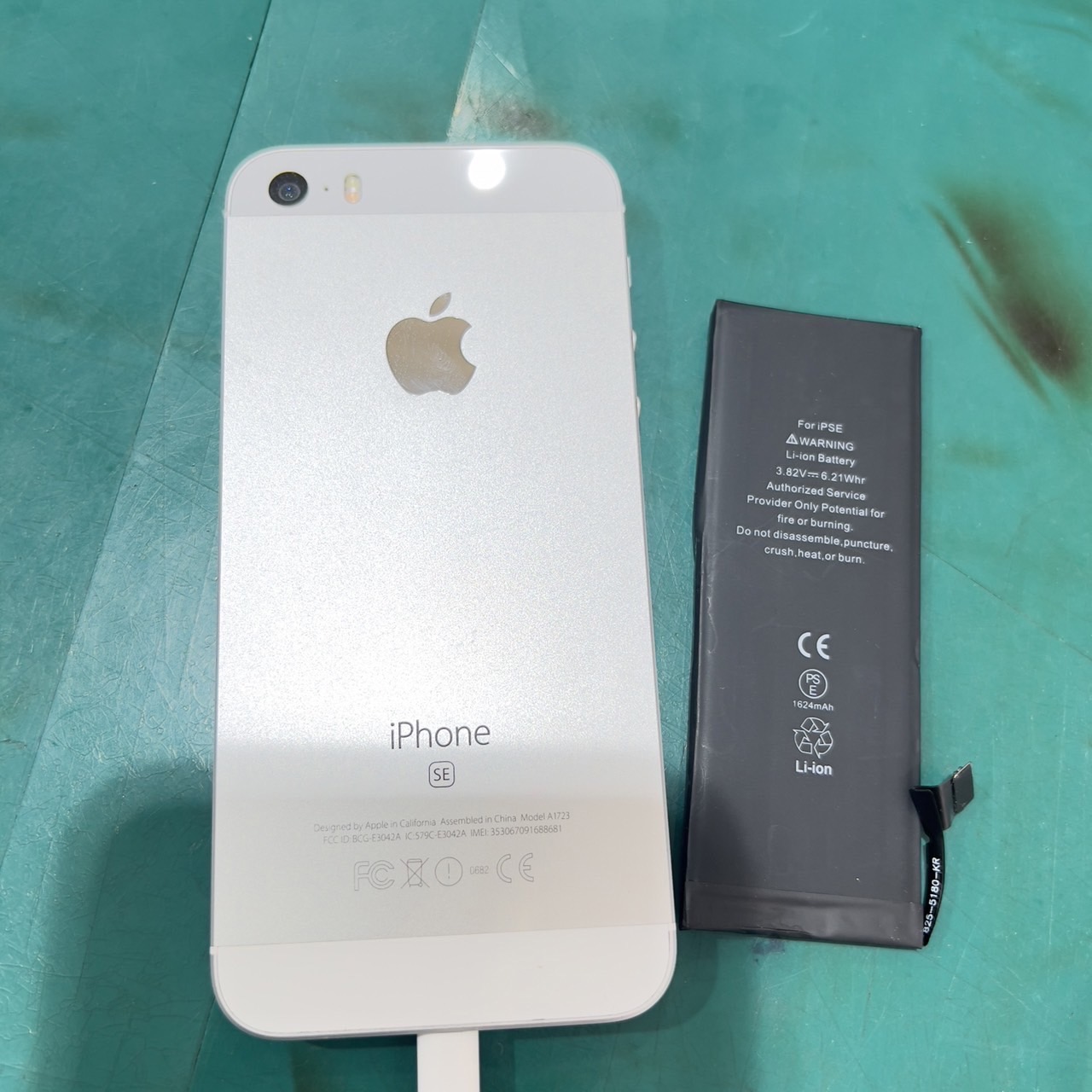 iPhoneSEバッテリー交換【スマホ修理工房三鷹店】