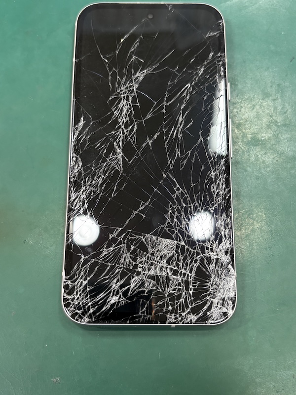 pixel8a 朝起きたら画面バキバキで表示がされない💦