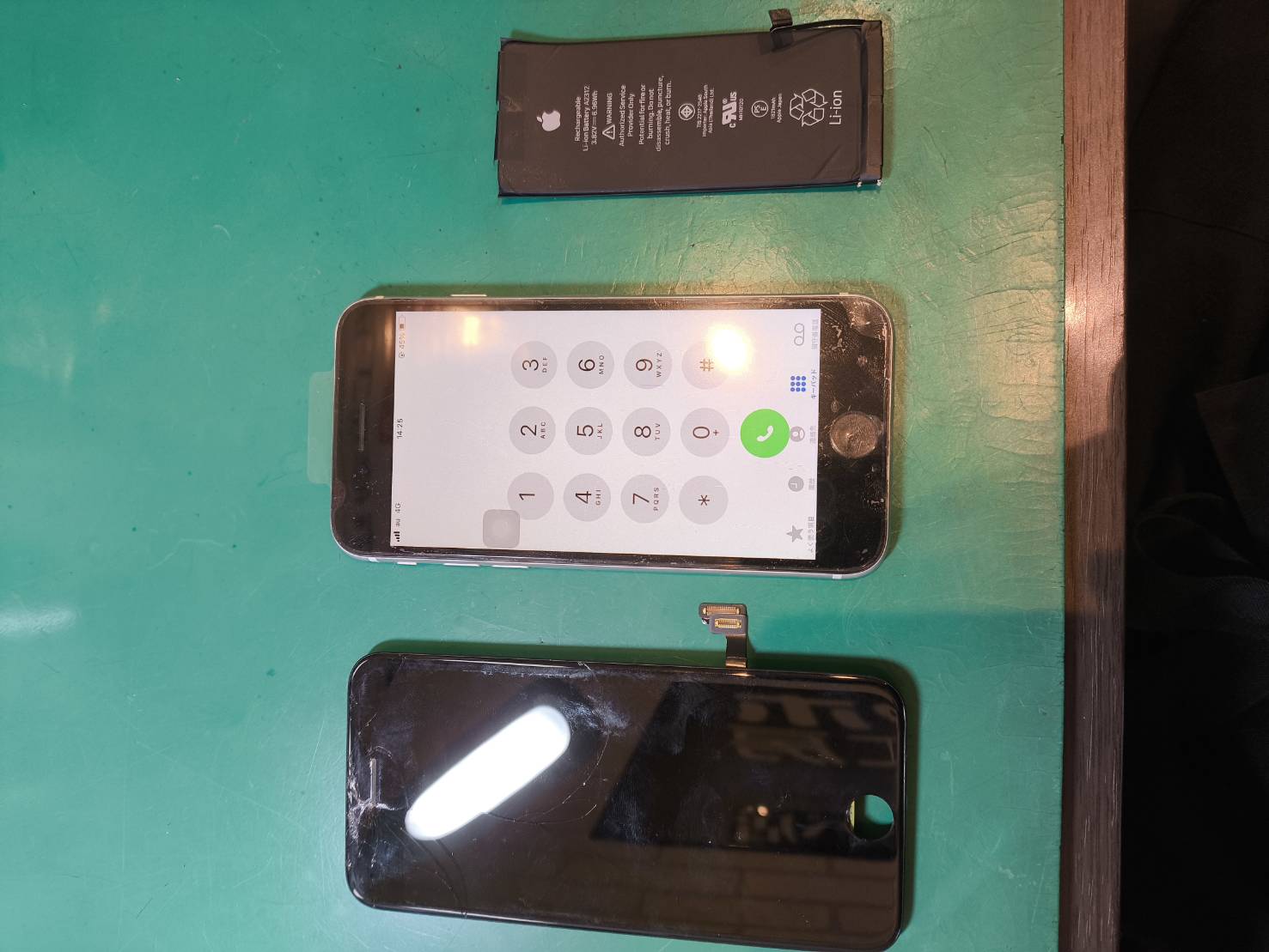 iPhone(アイフォン) SE2の画面とバッテリー同時交換修理【スマホ修理工房新百合丘オーパ店】