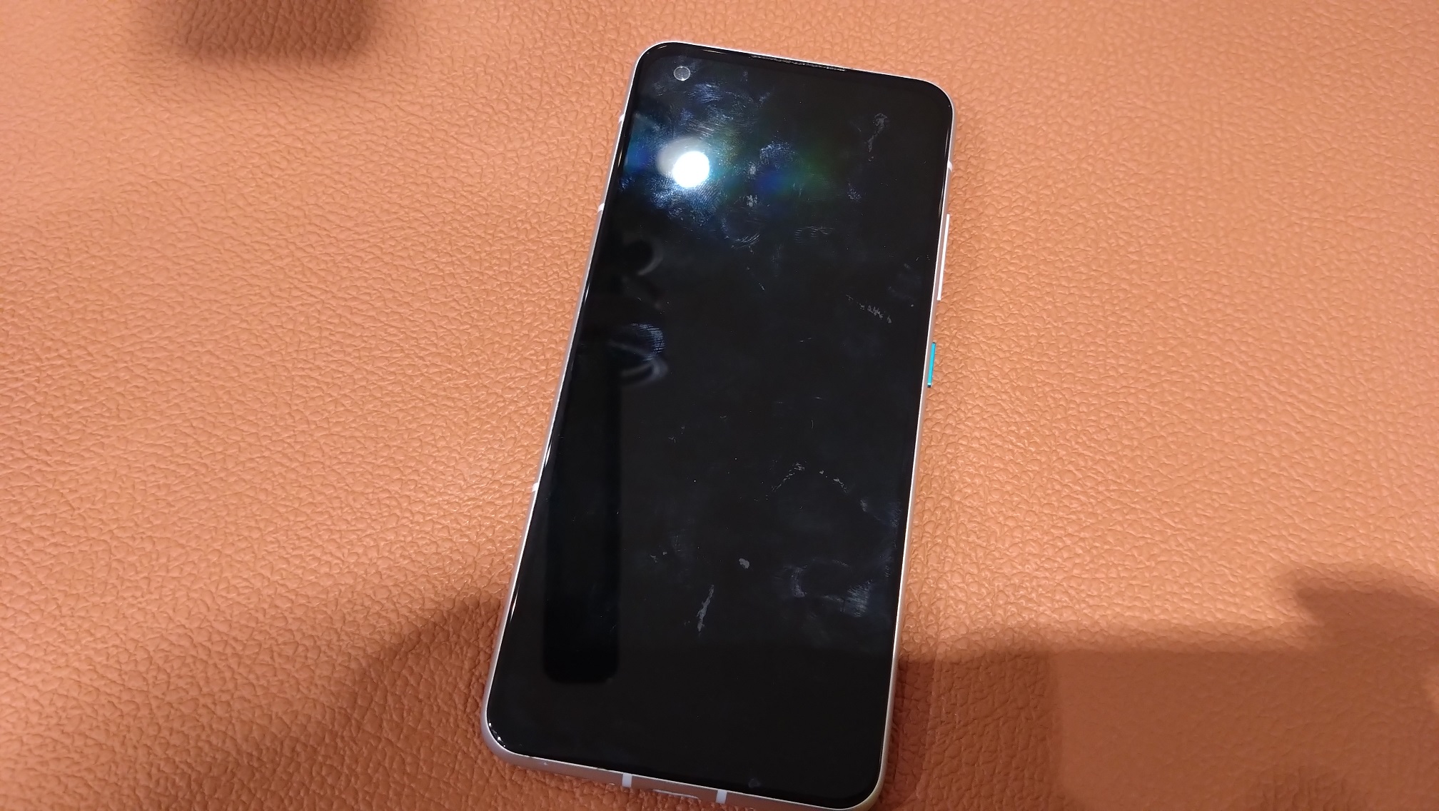 落としてから画面がまったく映らなくなってしまったPixel7a（ピクセル）の画面交換承りました！！