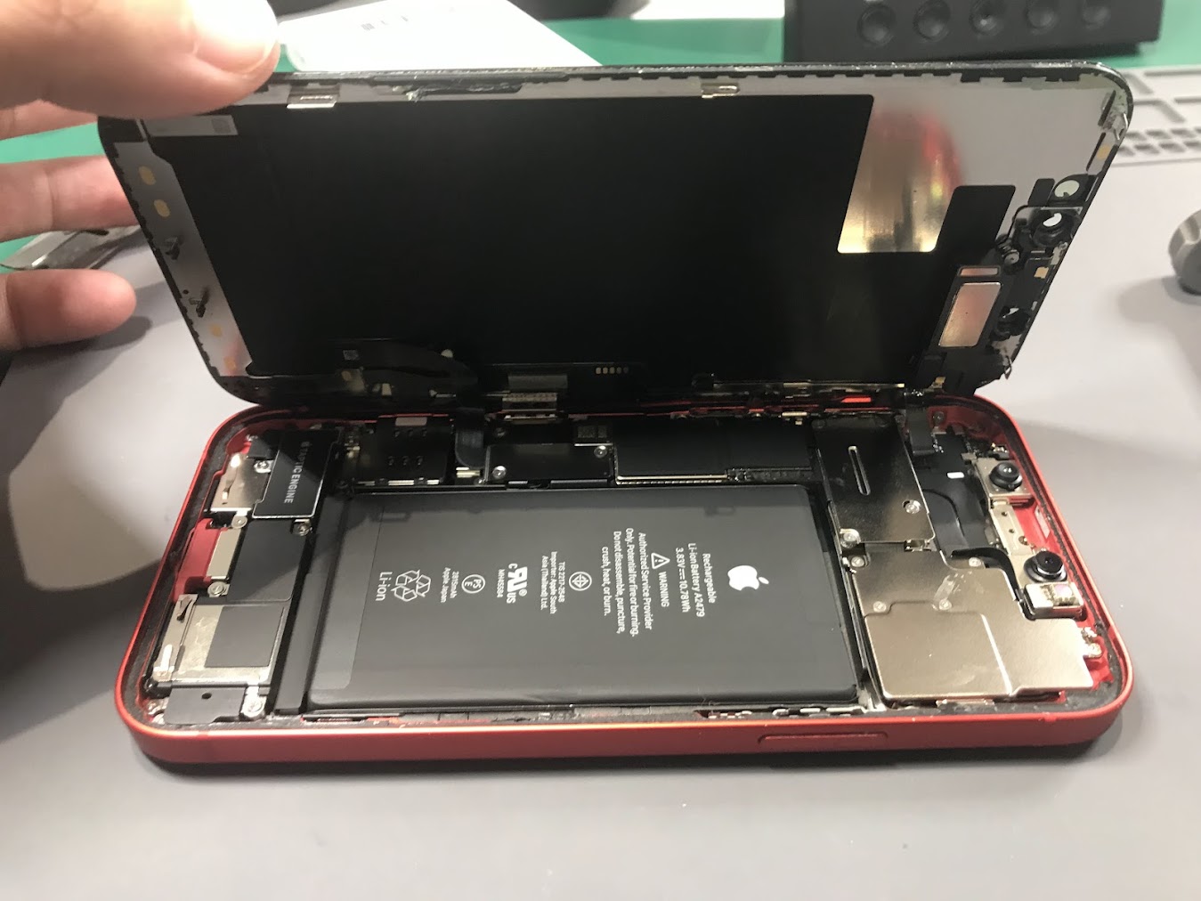 iPhone12のバッテリー交換ならデータをそのまま・最短即日修理のスマホ修理工房ラザウォーク甲斐双葉店にご相談ください！