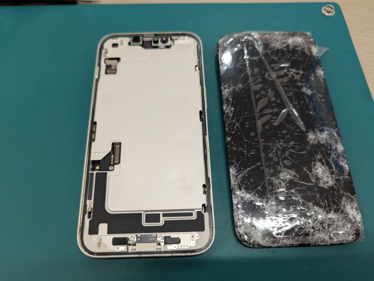 iPhone 14（アイフォンフォーティーン）の液晶画面交換ならスマホ修理工房アル・プラザ小杉店へお任せください☆