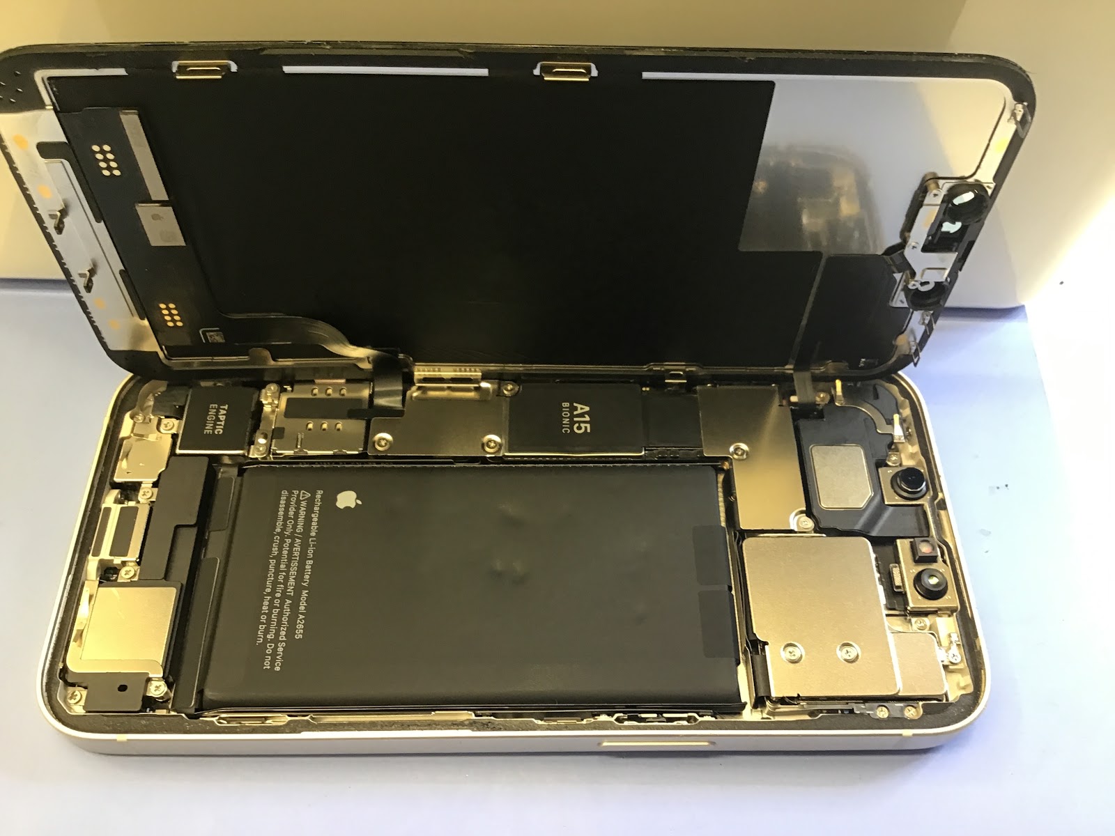 iPhone13バッテリー修理　データをそのまま・最短即日修理のスマホ修理工房錦糸町店にご相談ください！