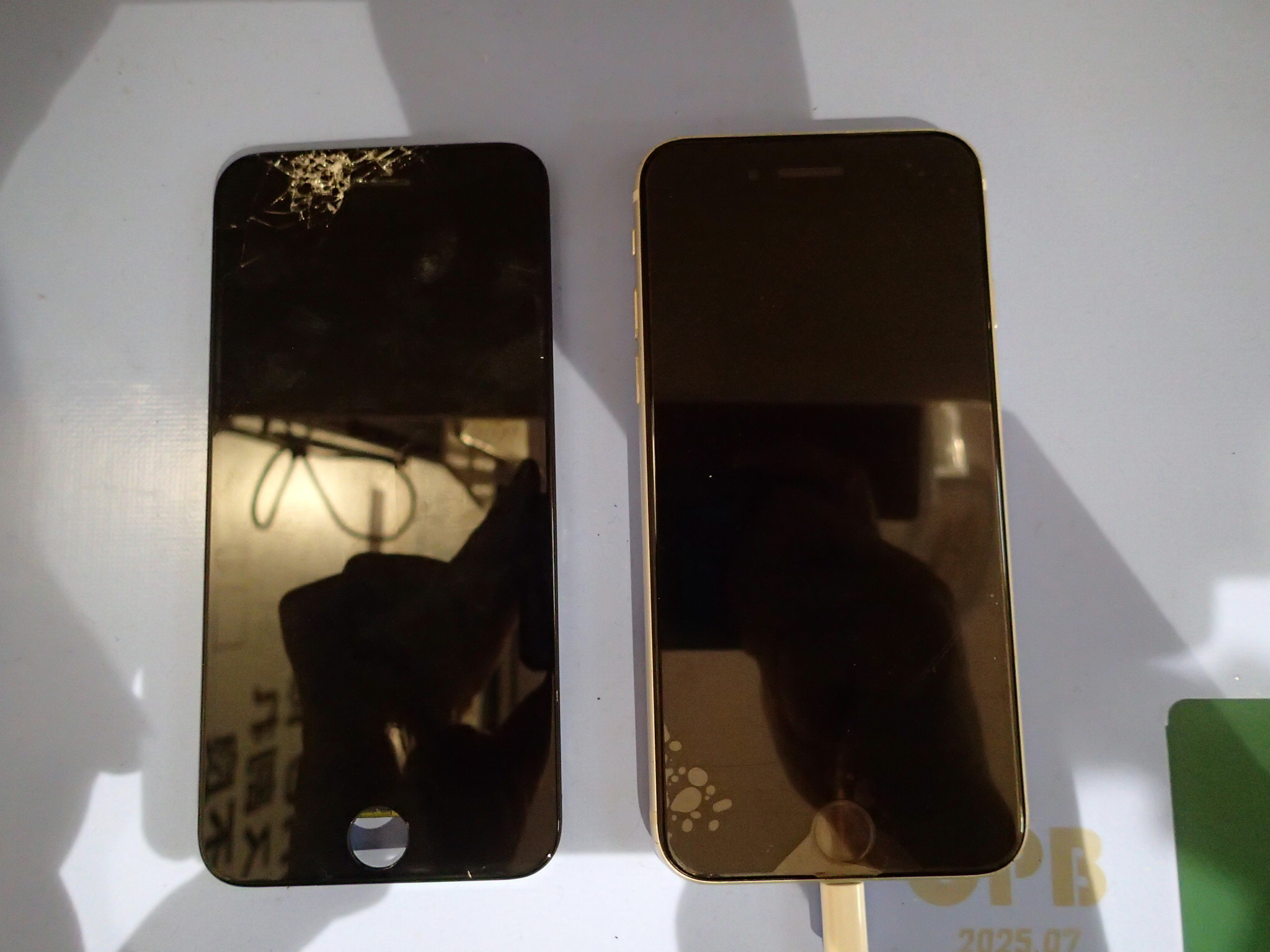 葛飾区よりiPhoneSE2画面割れ