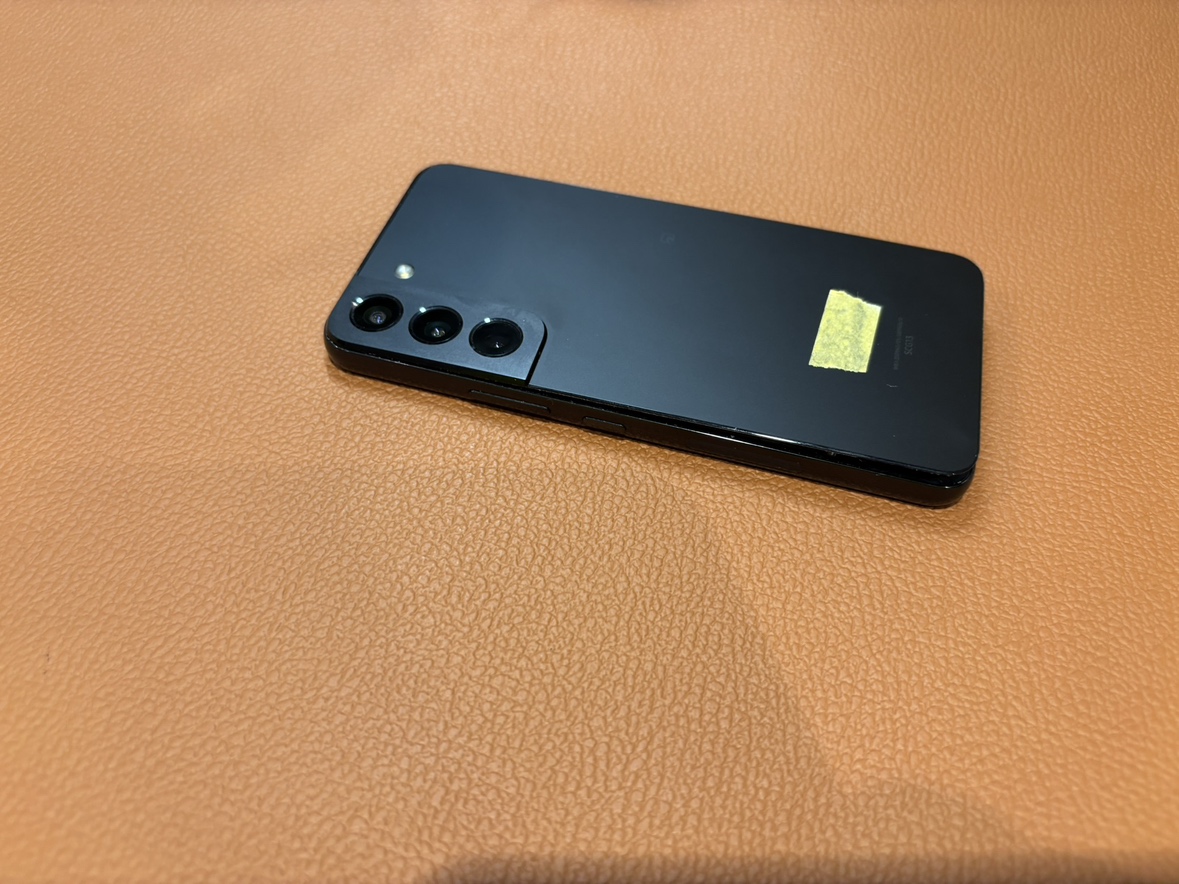 背面われてしまったGalaxyS22（ギャラクシー）バックパネル交換承りました！！