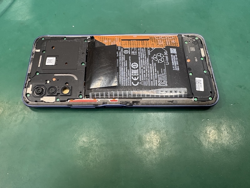 GalaxyS22 バックパネルが取れそうなくらいにバッテリー膨張