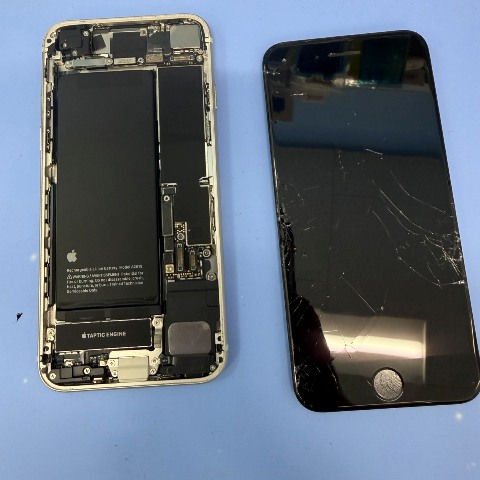 iPhoneSE3 パネル交換