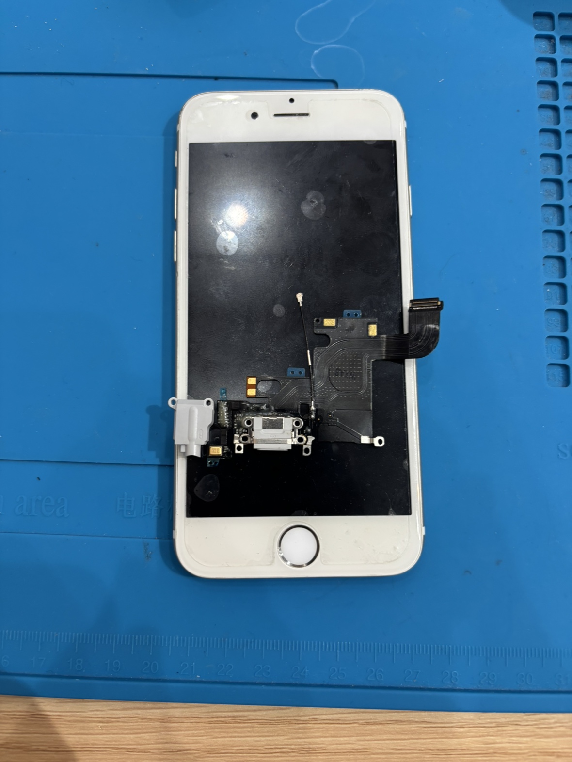 まだまだ対応できます！iPhone6シリーズ（アイフォン）の充電コネクタ交換なら【スマホ修理工房池袋P’パルコ店】！