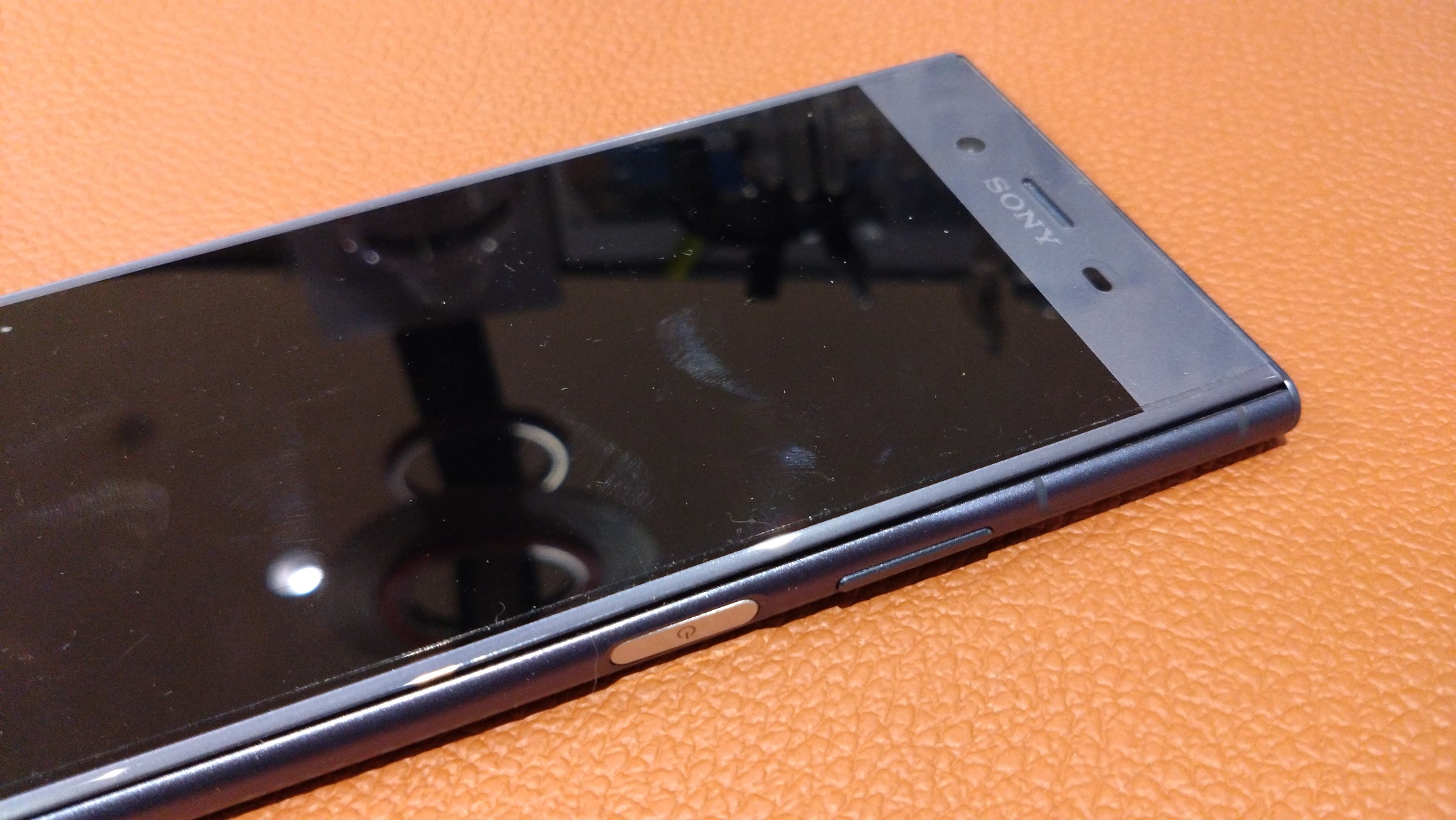 バッテリーが膨張しているXperiaXZpremium（エクスペリア）バッテリー交換承りました！！