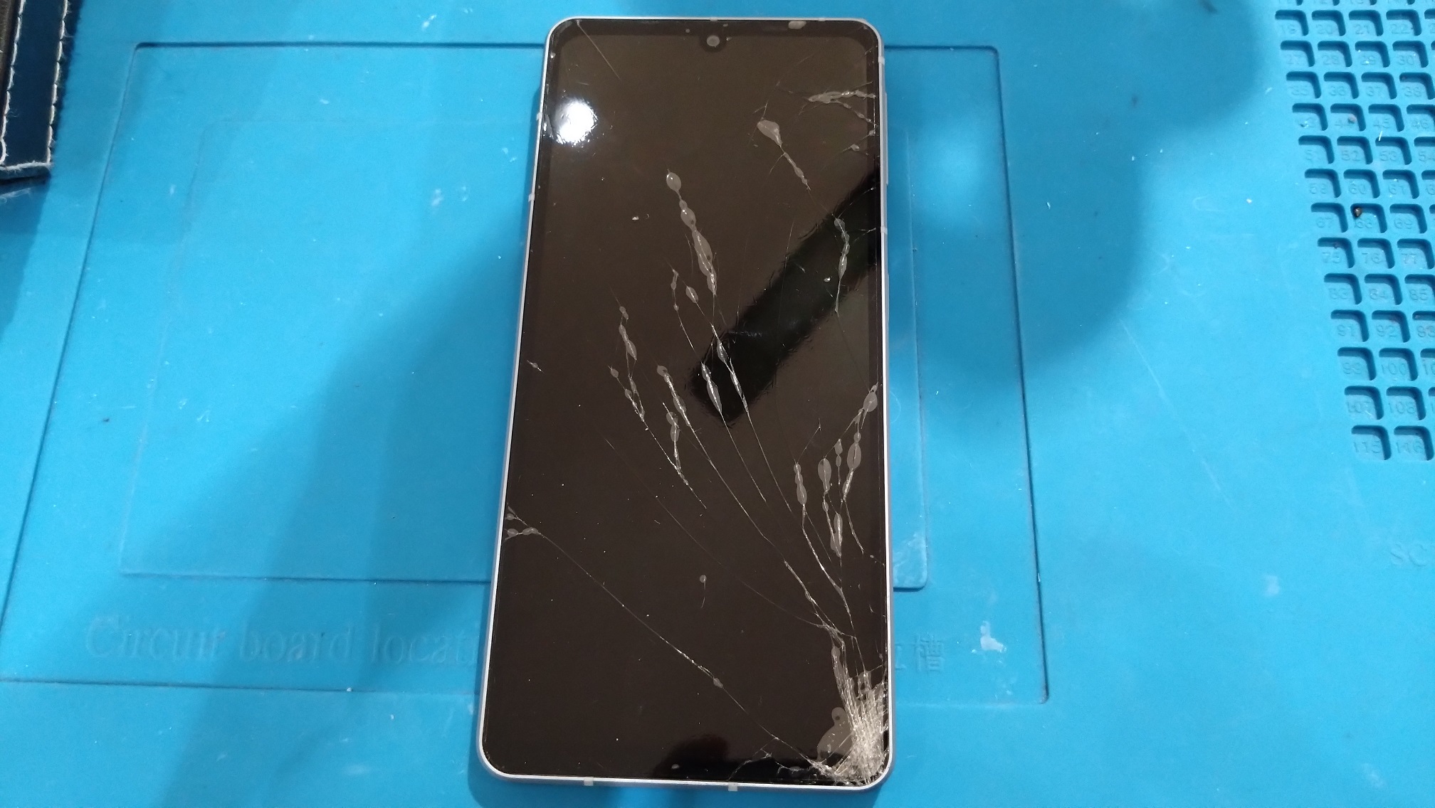 画面から落としてしまったAQUOSsense7（エクスペリア）画面交換承りました！！