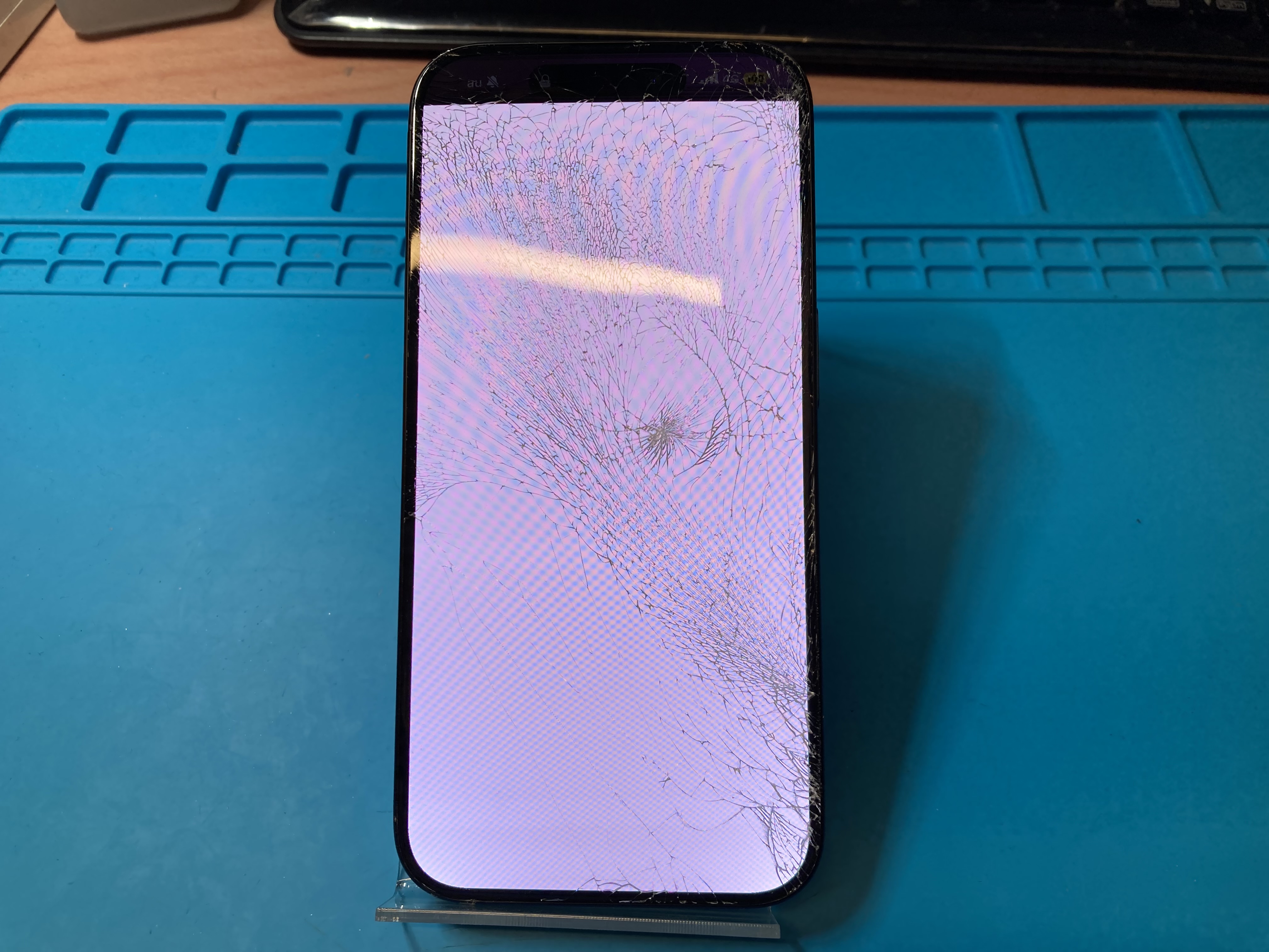 iPhone15Pro(アイフォン15プロ)画面が真っ白⁉使えない！あきらめないで！直せます!【スマホ修理工房札幌店】
