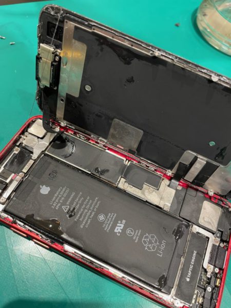 水没してしまったiPhoneSE2の修理を致しました！【スマホ修理工房北千住マルイ店】