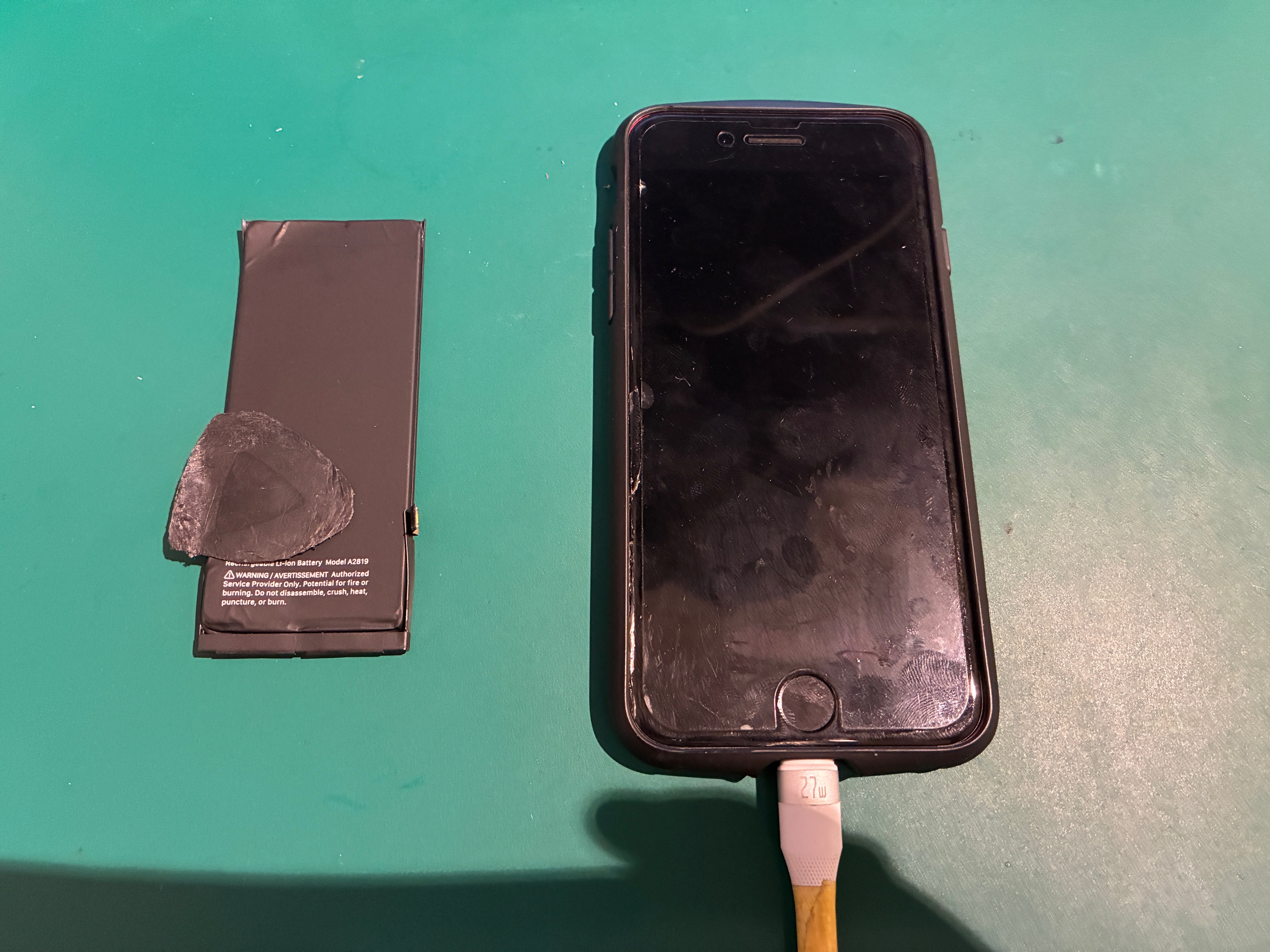 神戸市からお越しのお客様よりiPhoneSE3のバッテリー交換をご依頼いただきました！