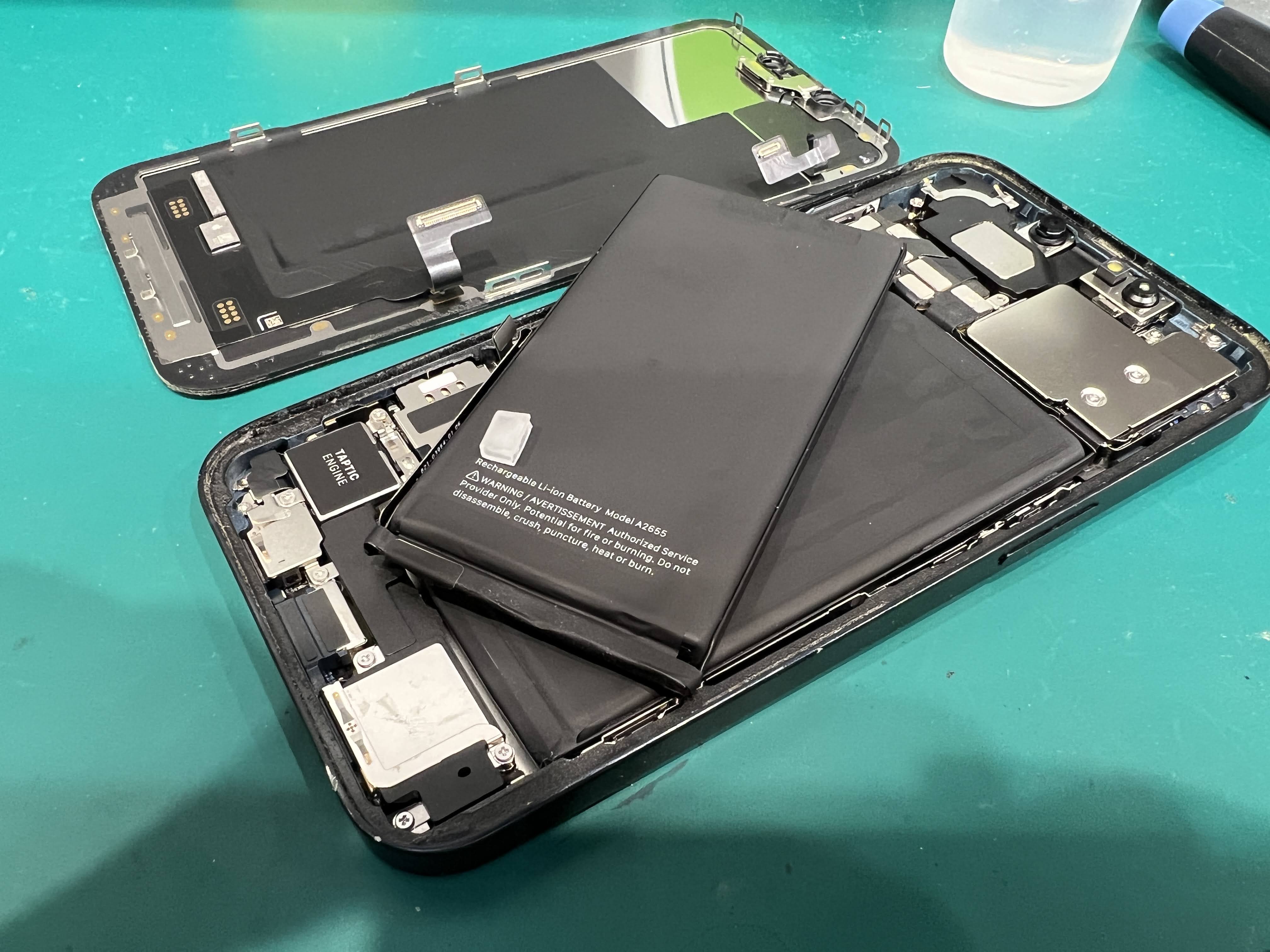 iPhone13（アイフォン）バッテリーの減りが早い症状を解消！40分交換で電池持ち改善【スマホ修理工房ペリエ千葉店】