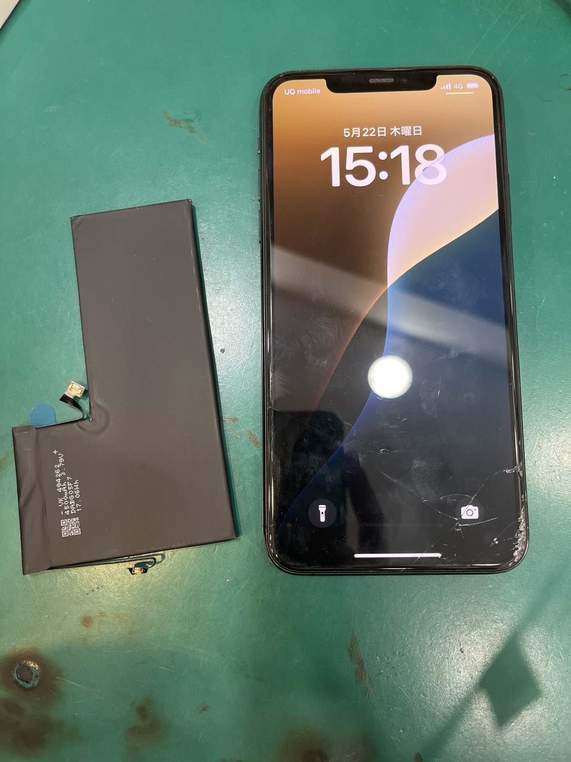 iPhone11Pro(アイフォン)のバッテリー交換修理ならスマホ修理工房テラスモール湘南店へ！！