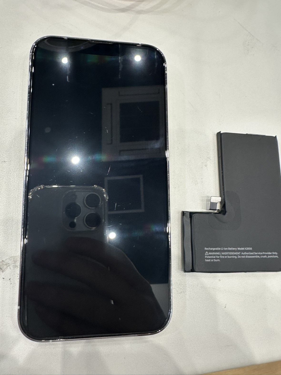 iPhone 14Pro（アイフォン）のバッテリー交換はスマホ修理工房イオンモール福岡店で即日修理可能です！