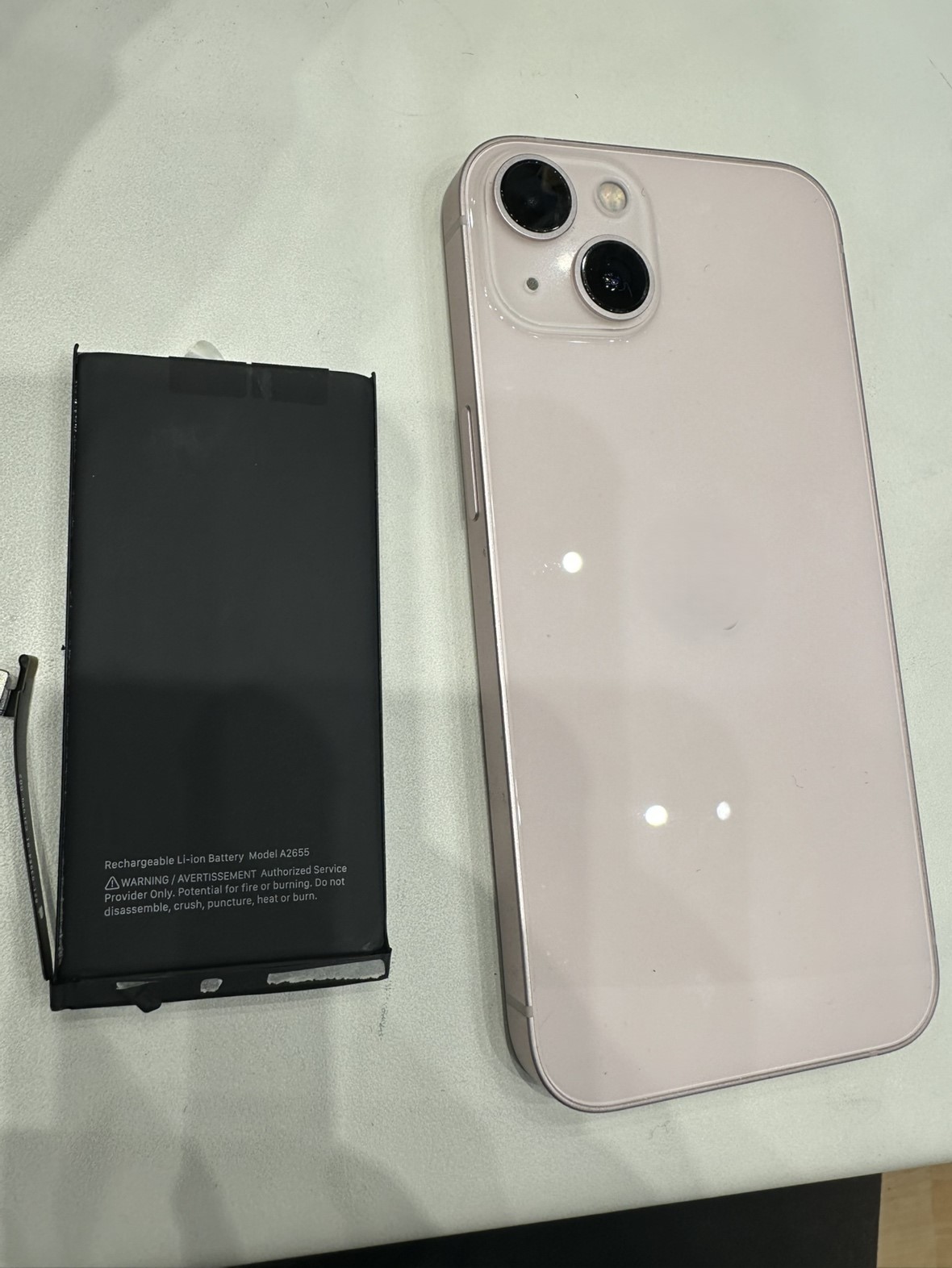 iPhone 13（アイフォン）のバッテリー交換はスマホ修理工房イオンモール福岡店で即日修理可能です！