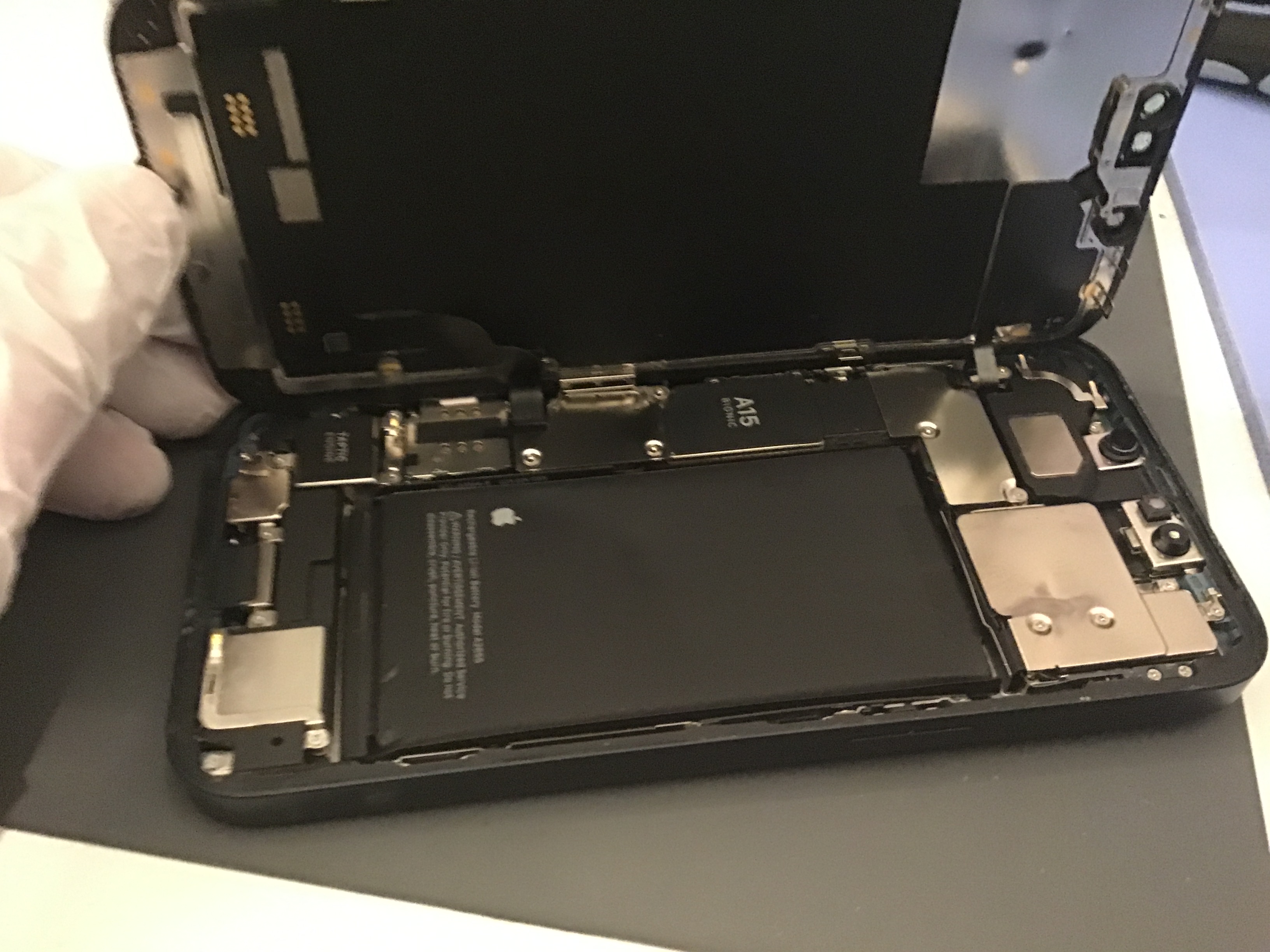 iPhoneのバッテリー交換は、データそのまま・即日修理のスマホ修理工房京王聖蹟桜ヶ丘ショッピングセンターB館店へ！