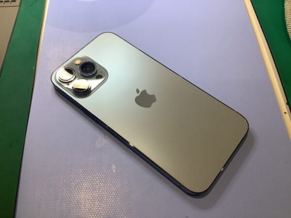 iPhone13ProMaxのバッテリー交換ならデータをそのまま・最短即日修理のスマホ修理工房二俣川店にご相談ください！