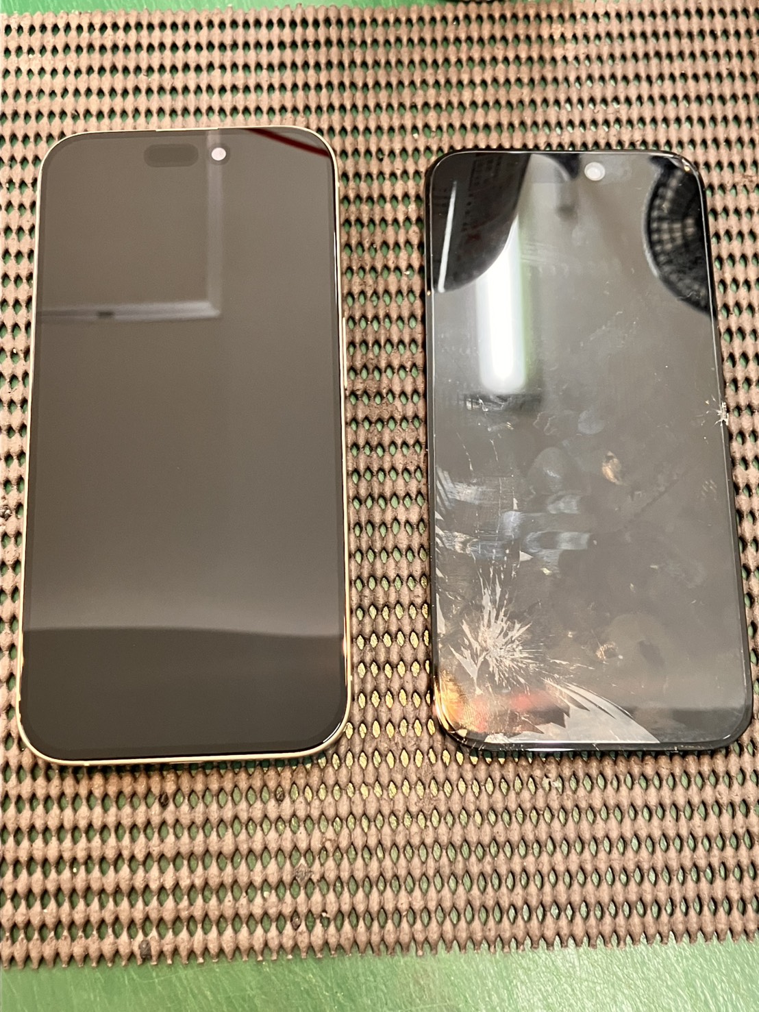 iPhone15Proの液晶交換を行いました！　-スマホ修理工房和光駅前店-