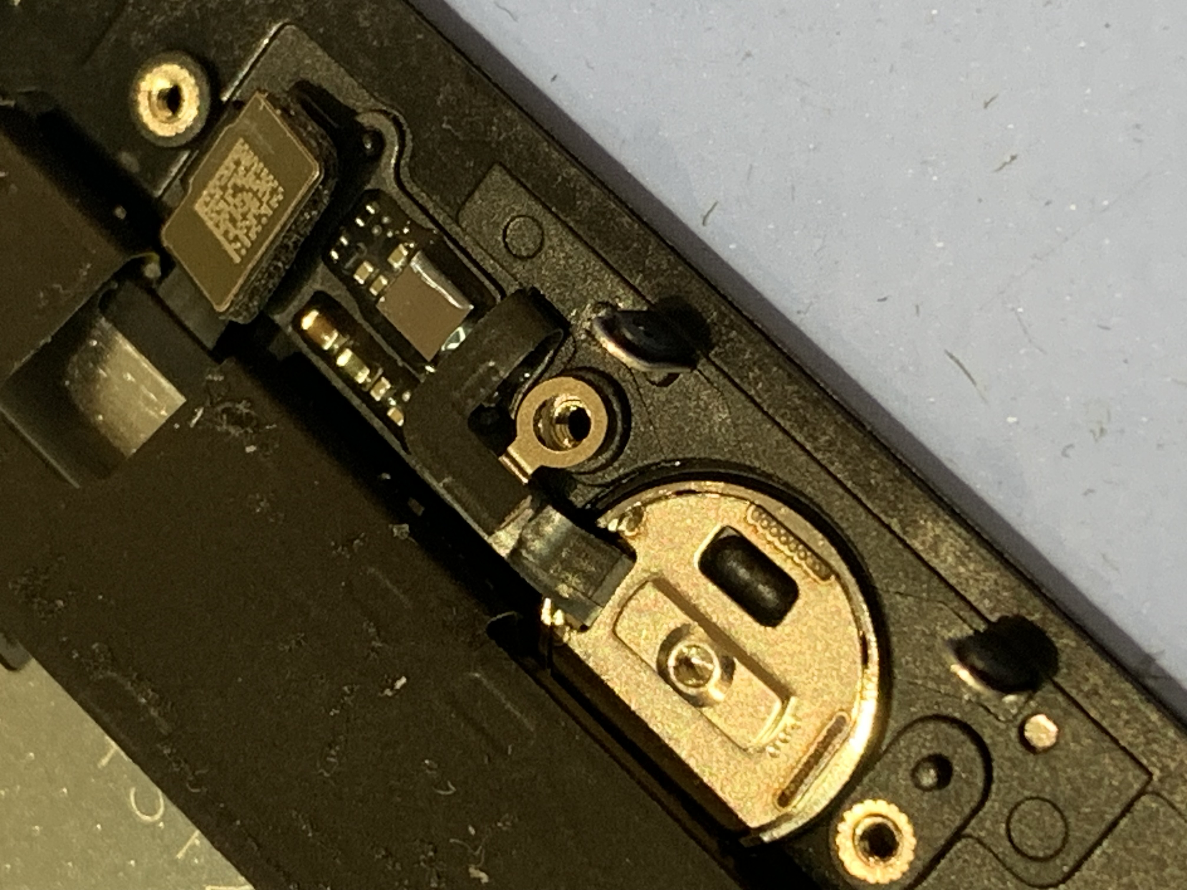 iPhoneSE2ホームボタン修理/三郷市よりご来店【スマホ修理工房フレスポ八潮店】