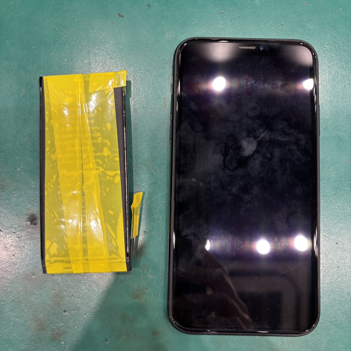 iPhone15proMax(アイフォン)のバッテリー交換ならデータそのまま、即日修理のスマホ修理工房テラスモール湘南店へ！