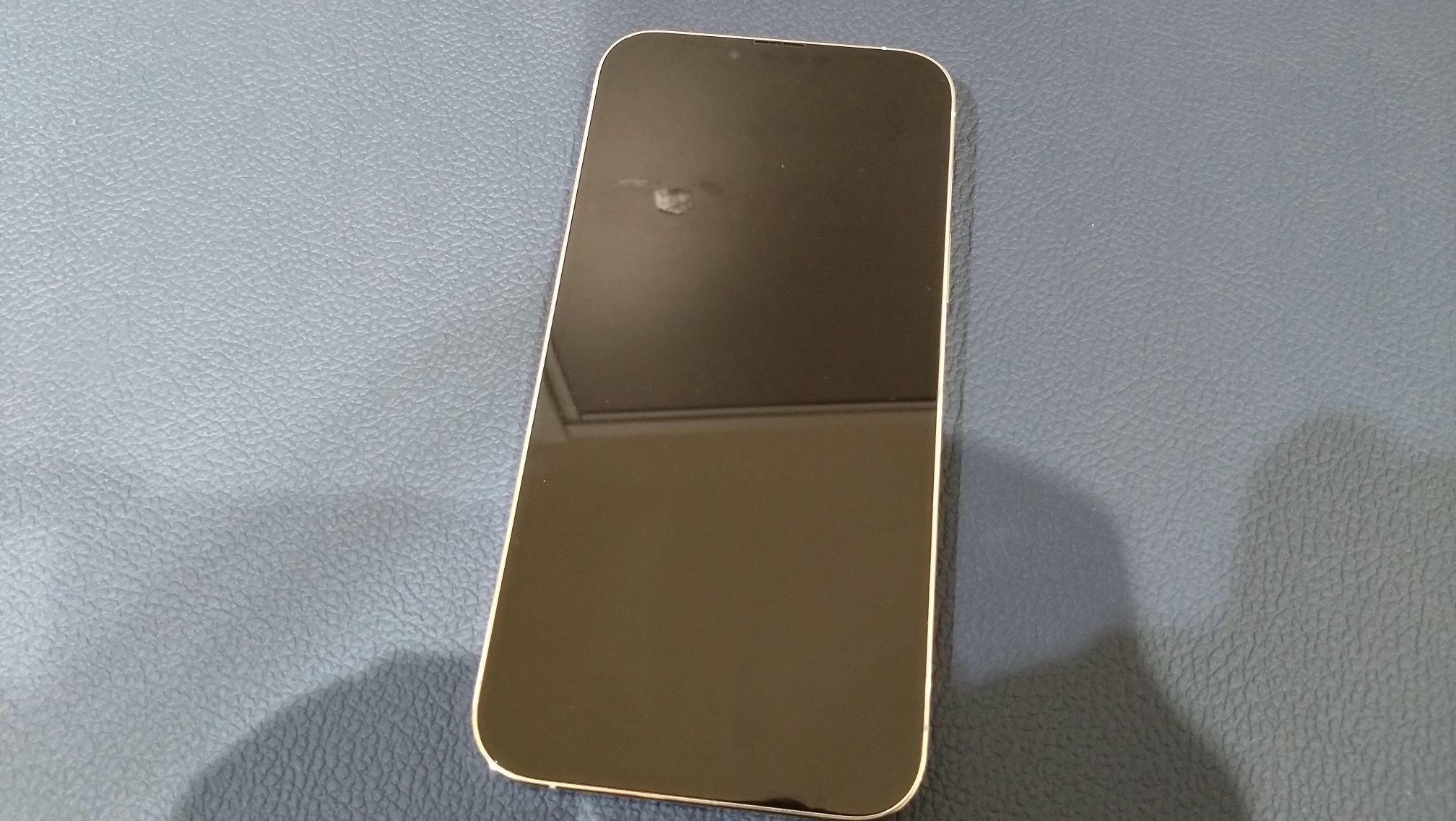 バッテリーの減りが早いiPhone13promax（アイフォン）バッテリー交換承りました！！