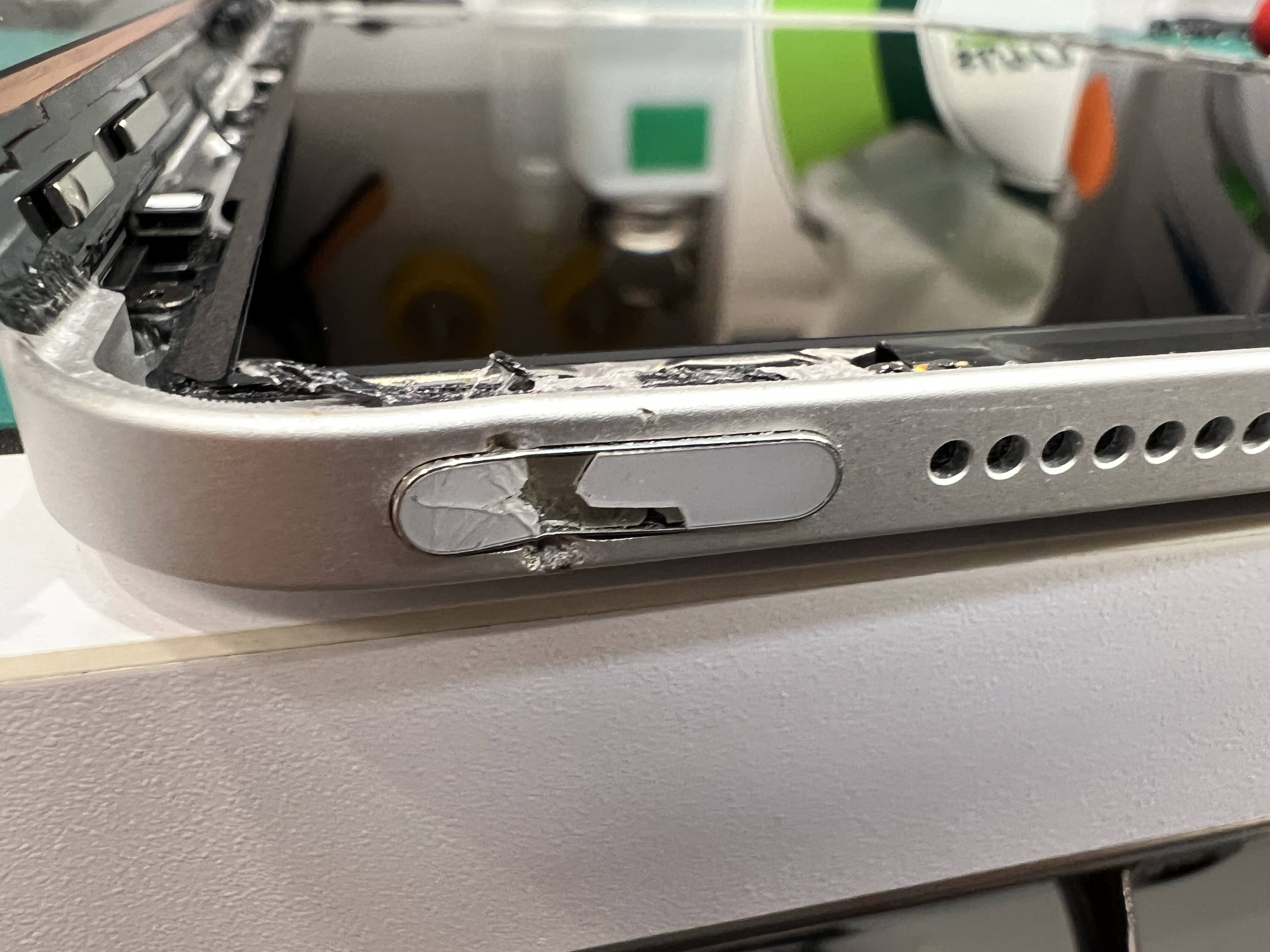 iPad第10世代（アイパッド10）電源ボタン陥没で起動できない症状