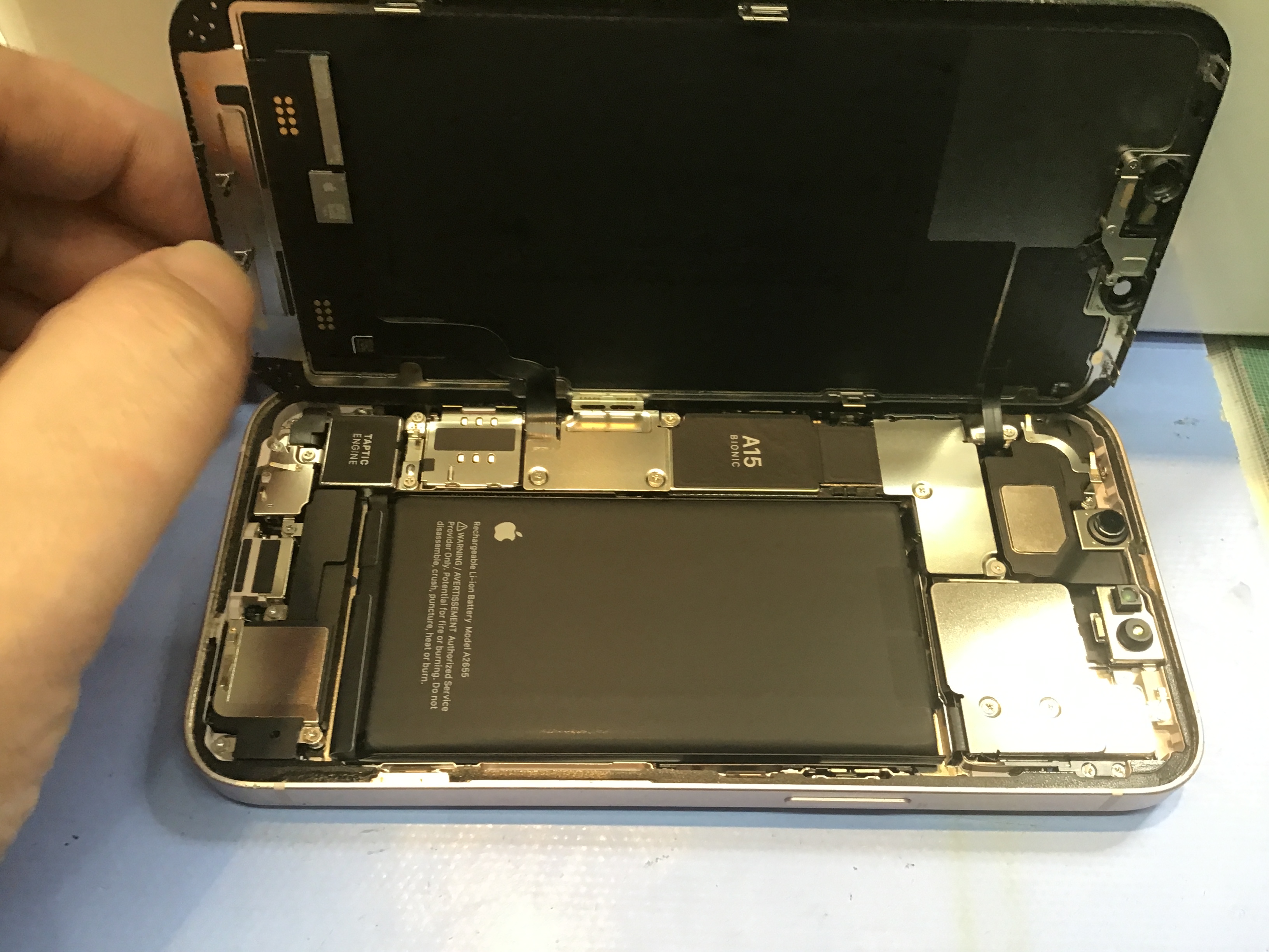 iPhone13のバッテリー交換は、データそのまま・即日修理のスマホ修理工房京王聖蹟桜ヶ丘ショッピングセンターB館店へ！