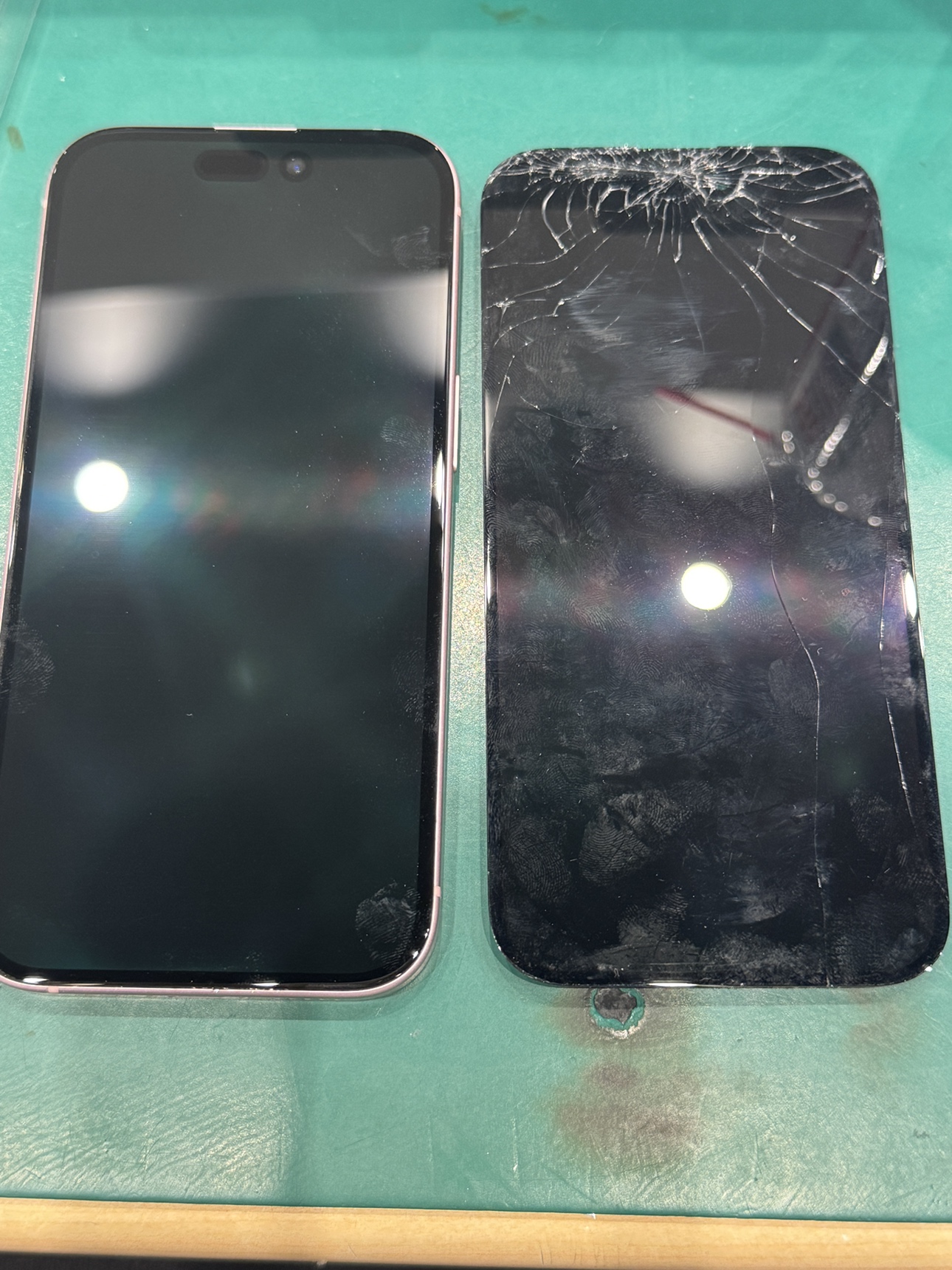 iPhone15の画面交換修理を行いました！！スマホ修理工房テラスモール湘南店