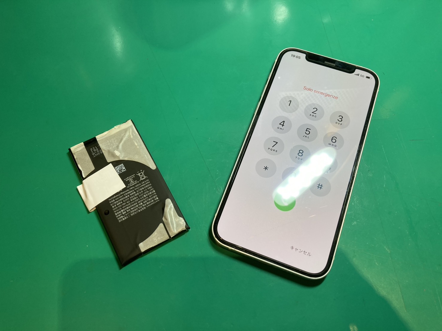 iPhone 12（アイフォン12）のバッテリー交換修理！！【スマホ修理工房新百合丘オーパ店】