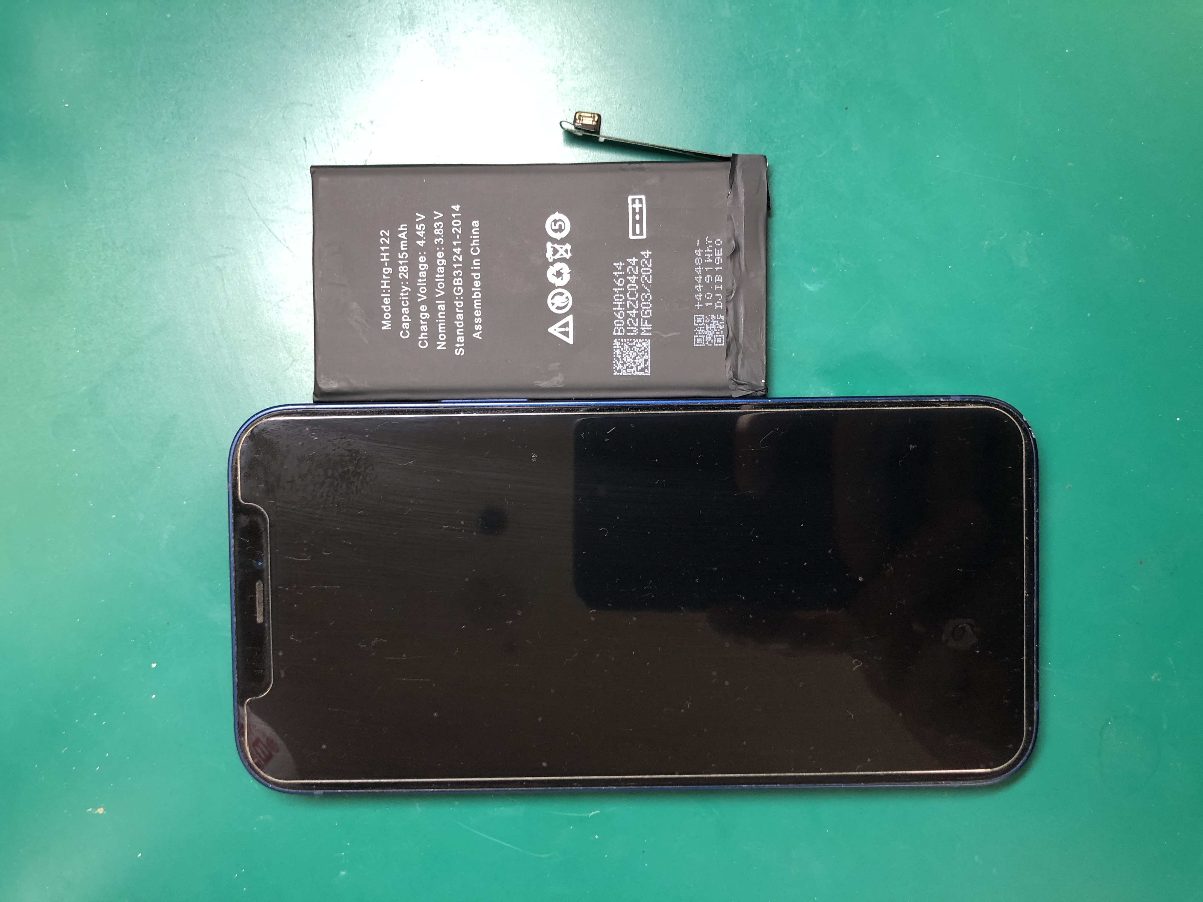 劣化したiPhone12のバッテリー交換を実施【スマホ修理工房三鷹店】