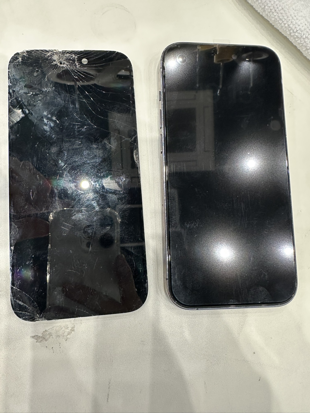 iPhone 14Pro（アイフォン）の画面割れはスマホ修理工房イオンモール福岡店で即日修理可能です！