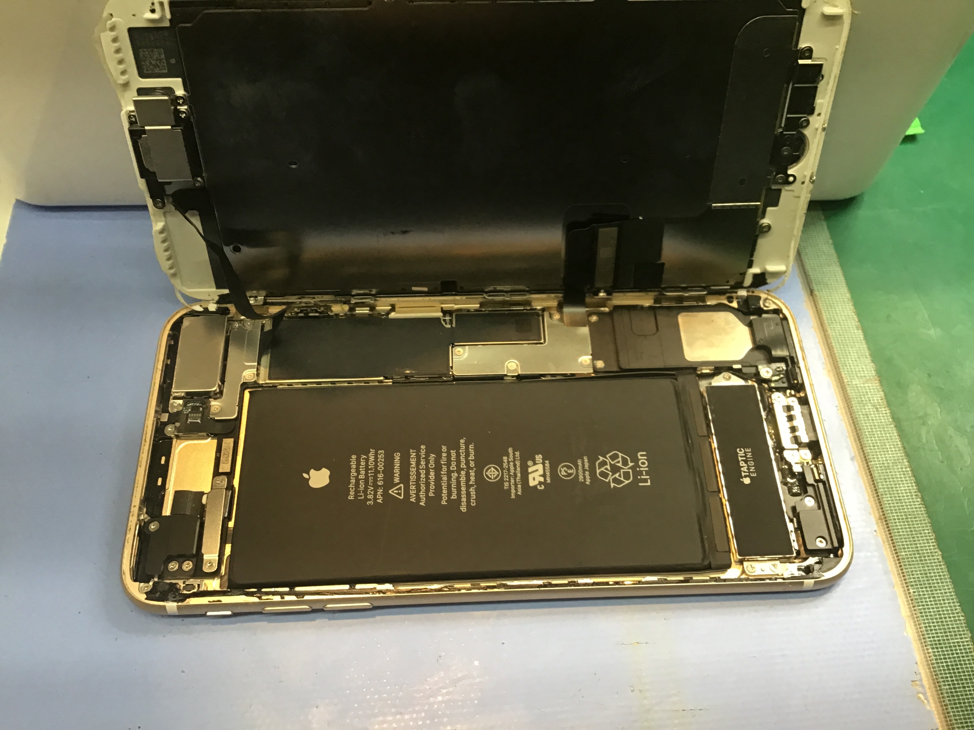 iPhoneのバッテリー交換は、データそのまま・即日修理のスマホ修理工房京王聖蹟桜ヶ丘ショッピングセンターB館店へ！